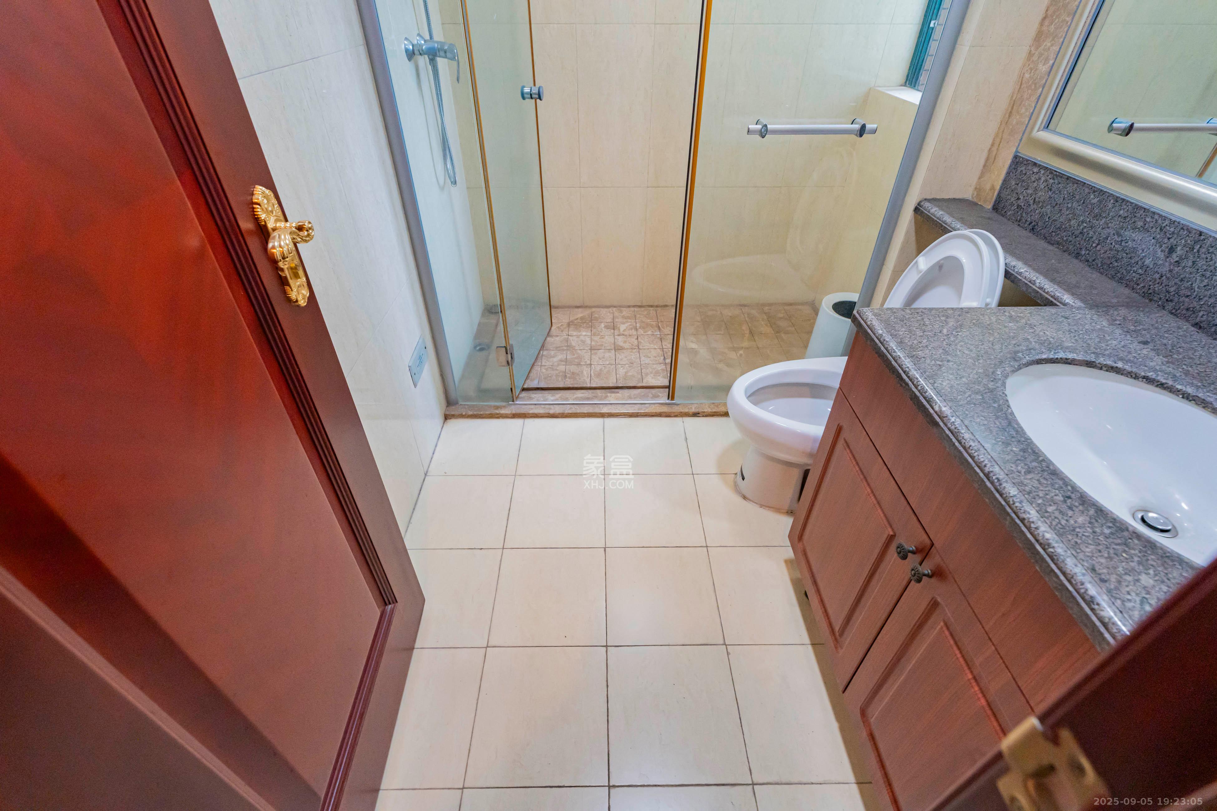 恒大雅苑  3室2厅2卫    125.0万 恒大雅苑  3室2厅2卫    125.0万卫生间