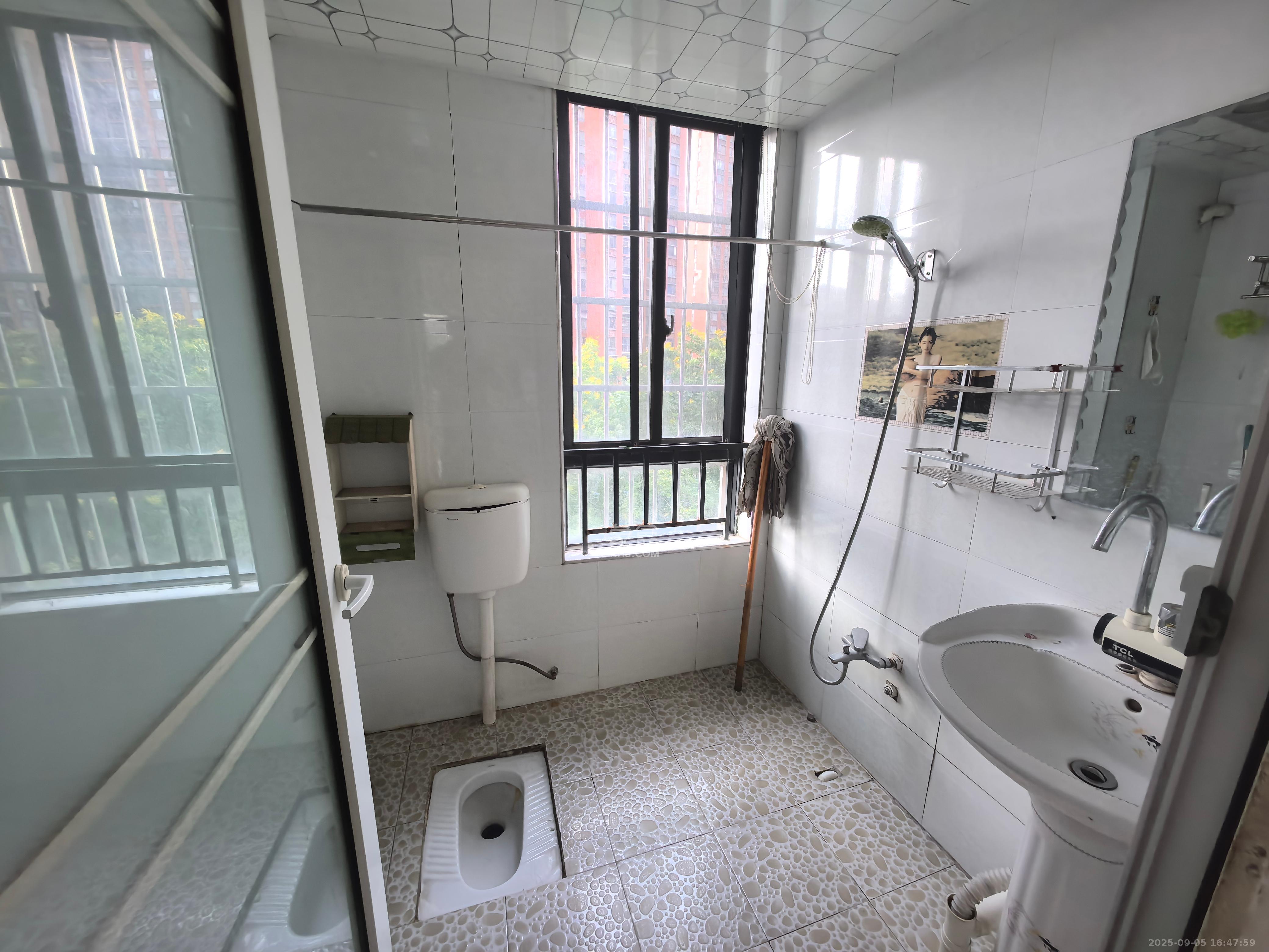 华润凤凰城二期 3室2厅2卫 1800.0元/月 华润凤凰城二期 3室2厅2卫 1800.0元/月室内图