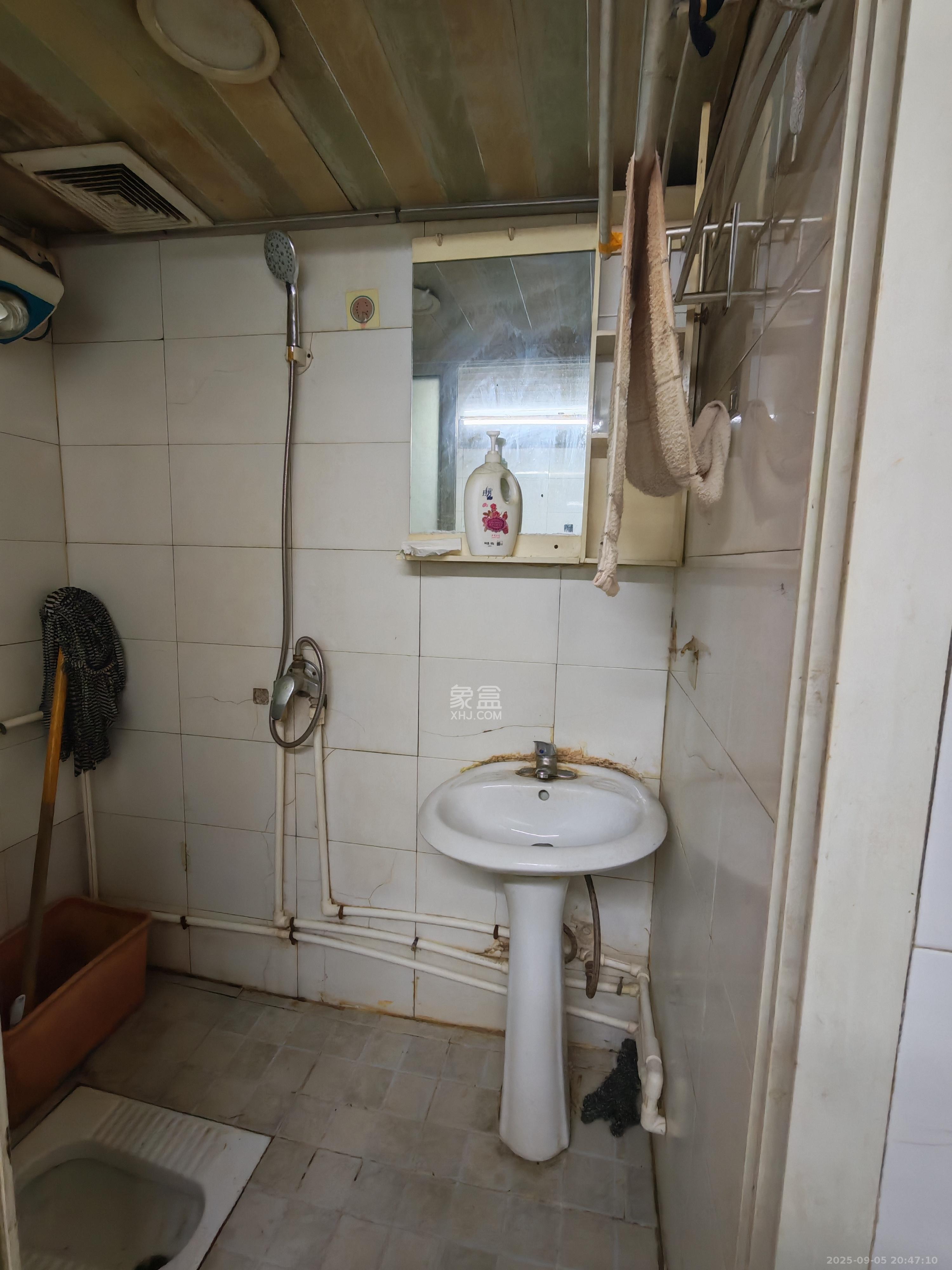 红星商务楼(红星蔬菜批发大市场) 1室1厅1卫 1000.0元/月 红星商务楼(红星蔬菜批发大市场) 1室1厅1卫 1000.0元/月室内图