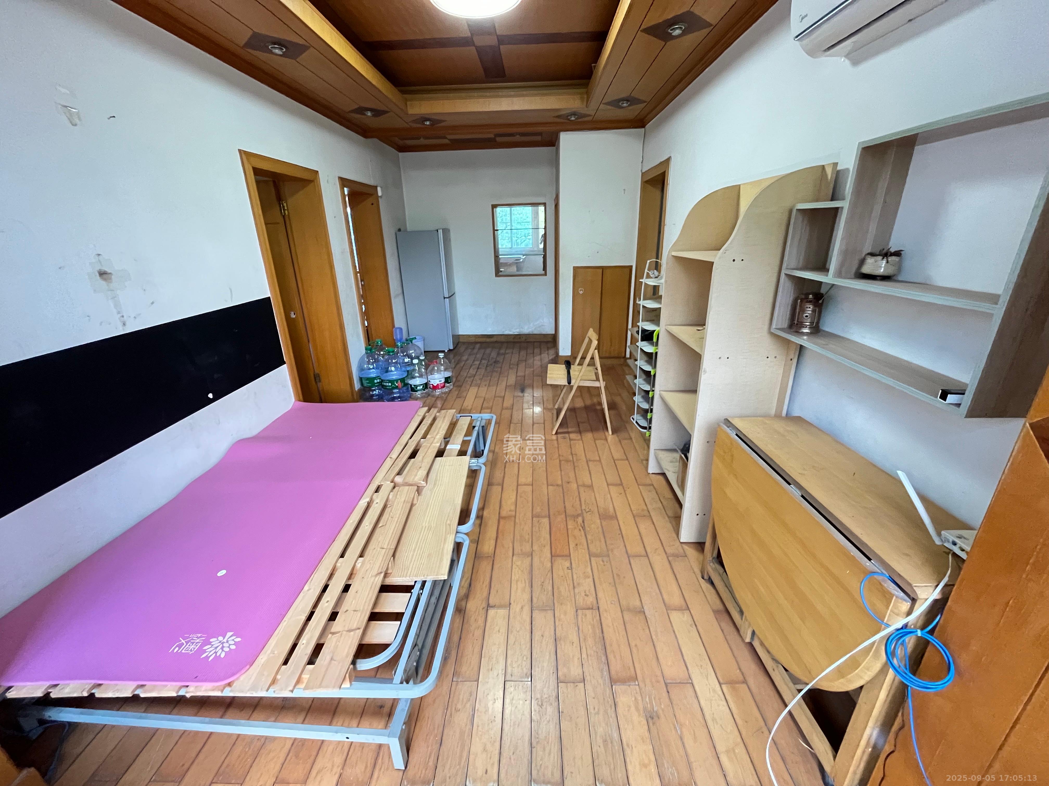 长岭包装宿舍  2室1厅1卫    1400.0元/月 长岭包装宿舍  2室1厅1卫    1400.0元/月室内图