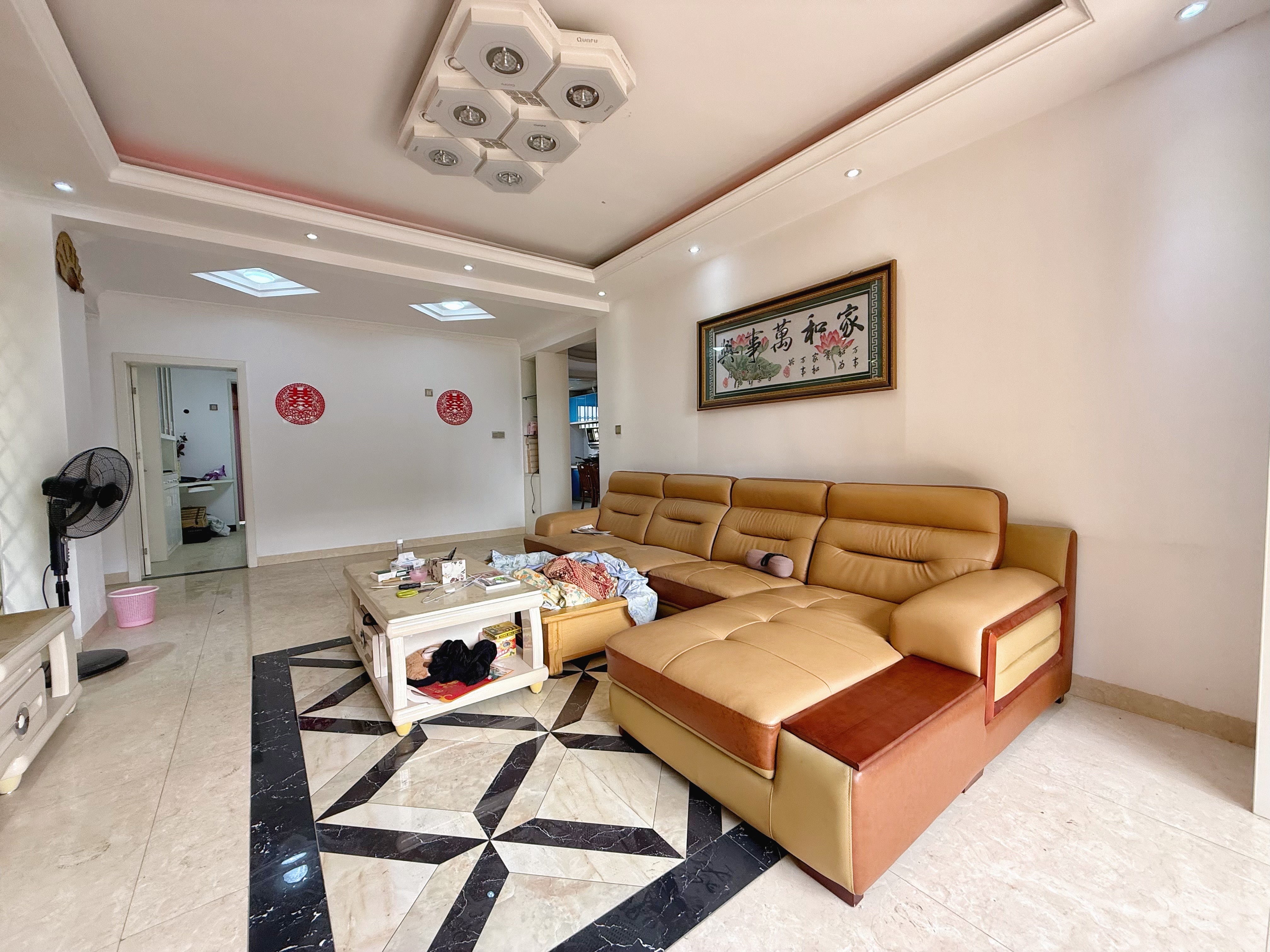 盛世东方 3室2厅2卫 93.8万 盛世东方 3室2厅2卫 93.8万客厅