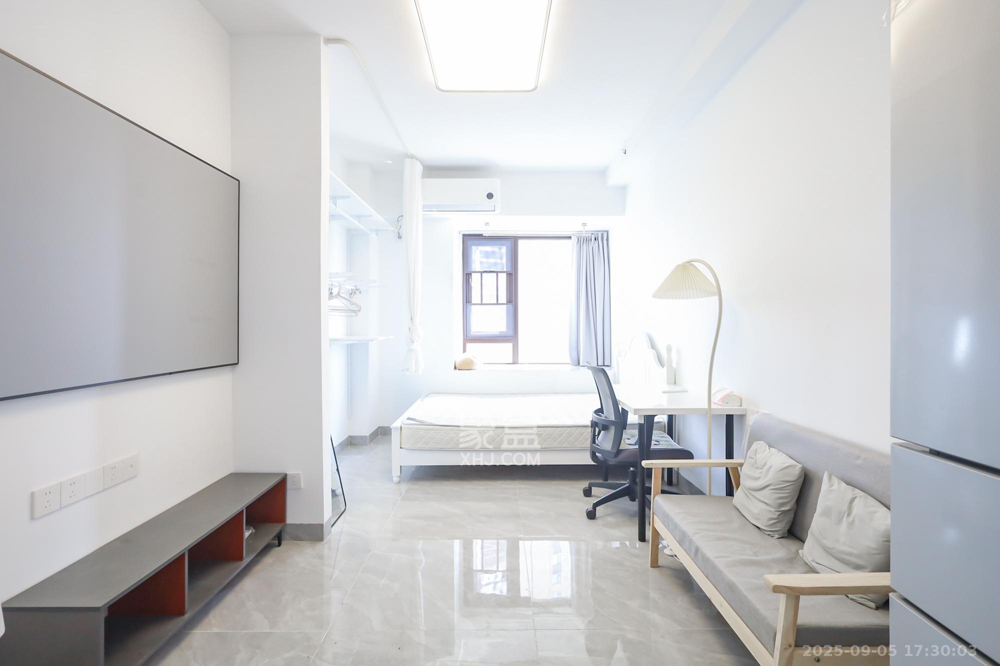 保利海德公园 1室1厅1卫 24.0万 保利海德公园 1室1厅1卫 24.0万客厅