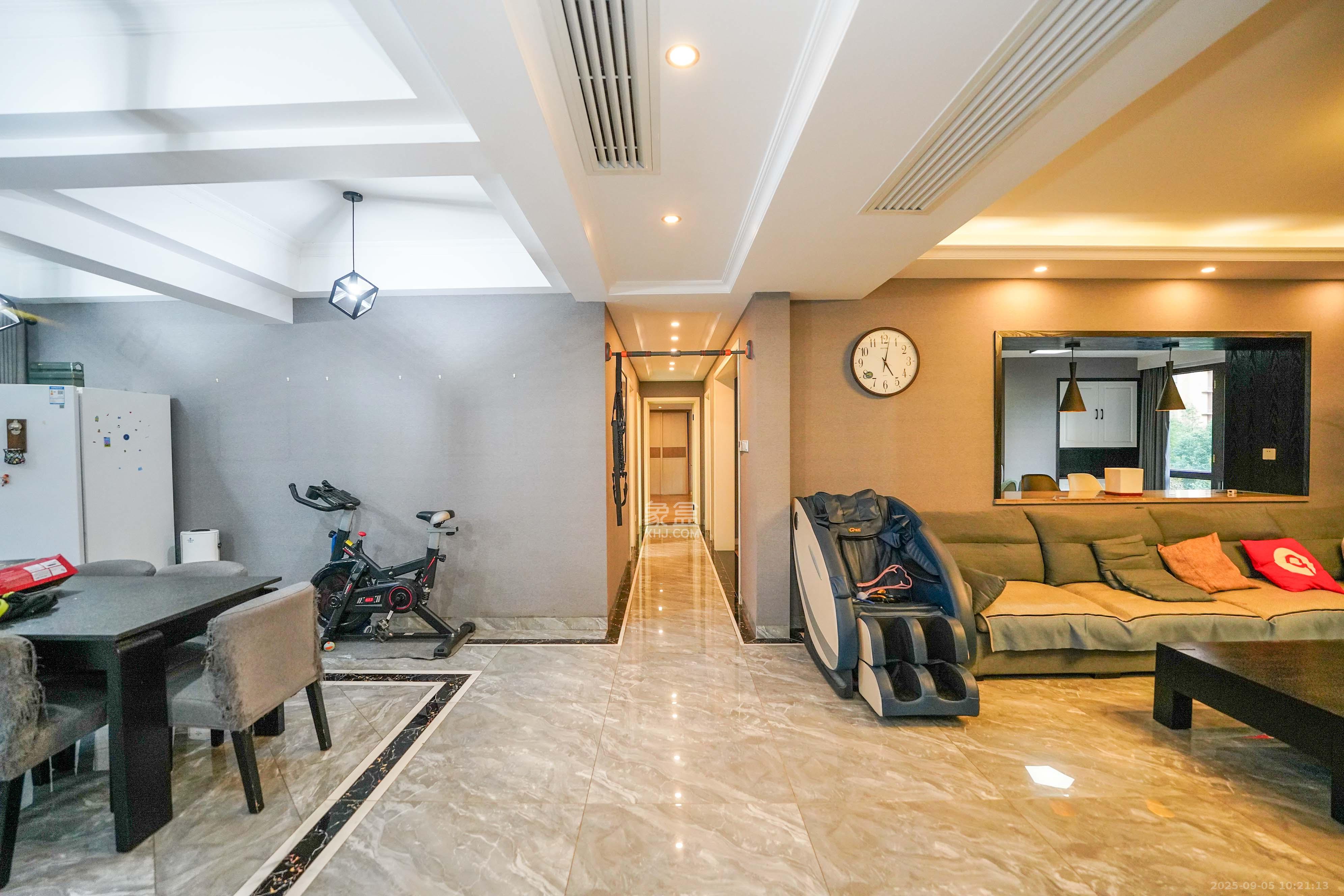 嘉华城(一期)  5室2厅2卫    220.0万 嘉华城(一期)  5室2厅2卫    220.0万客厅