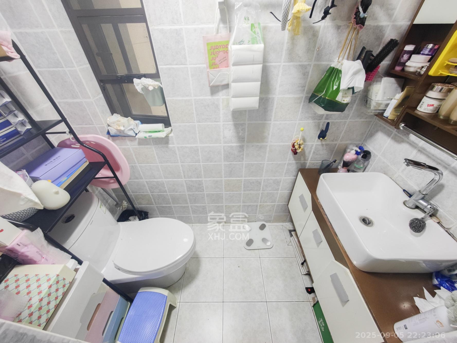 卓越蔚蓝城邦  3室2厅2卫   95.00万卫生间