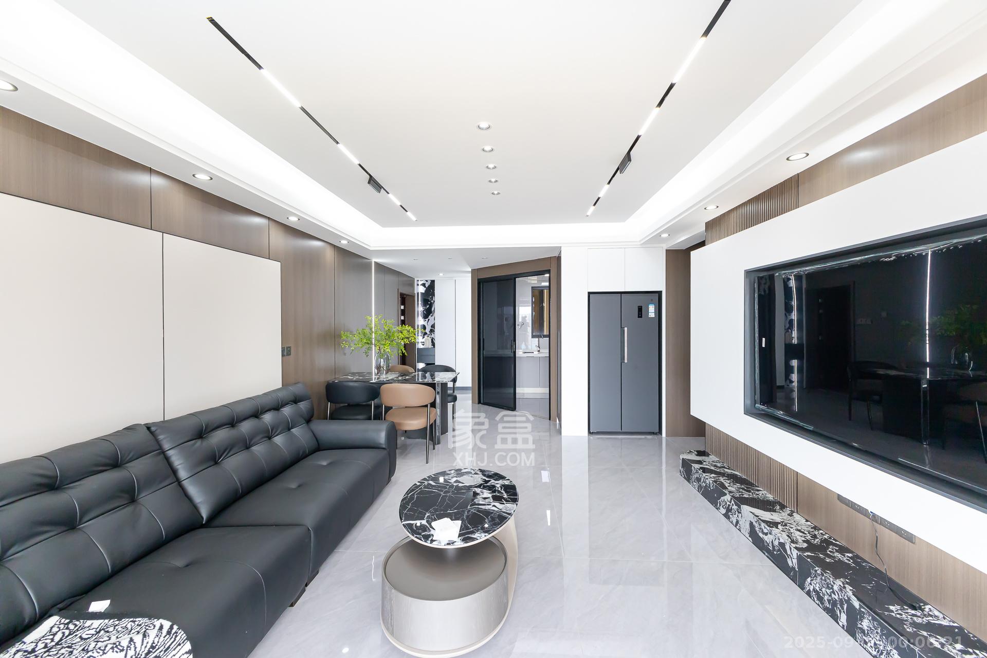 勤诚达新界  4室2厅2卫    117.0万 勤诚达新界  4室2厅2卫    117.0万客厅