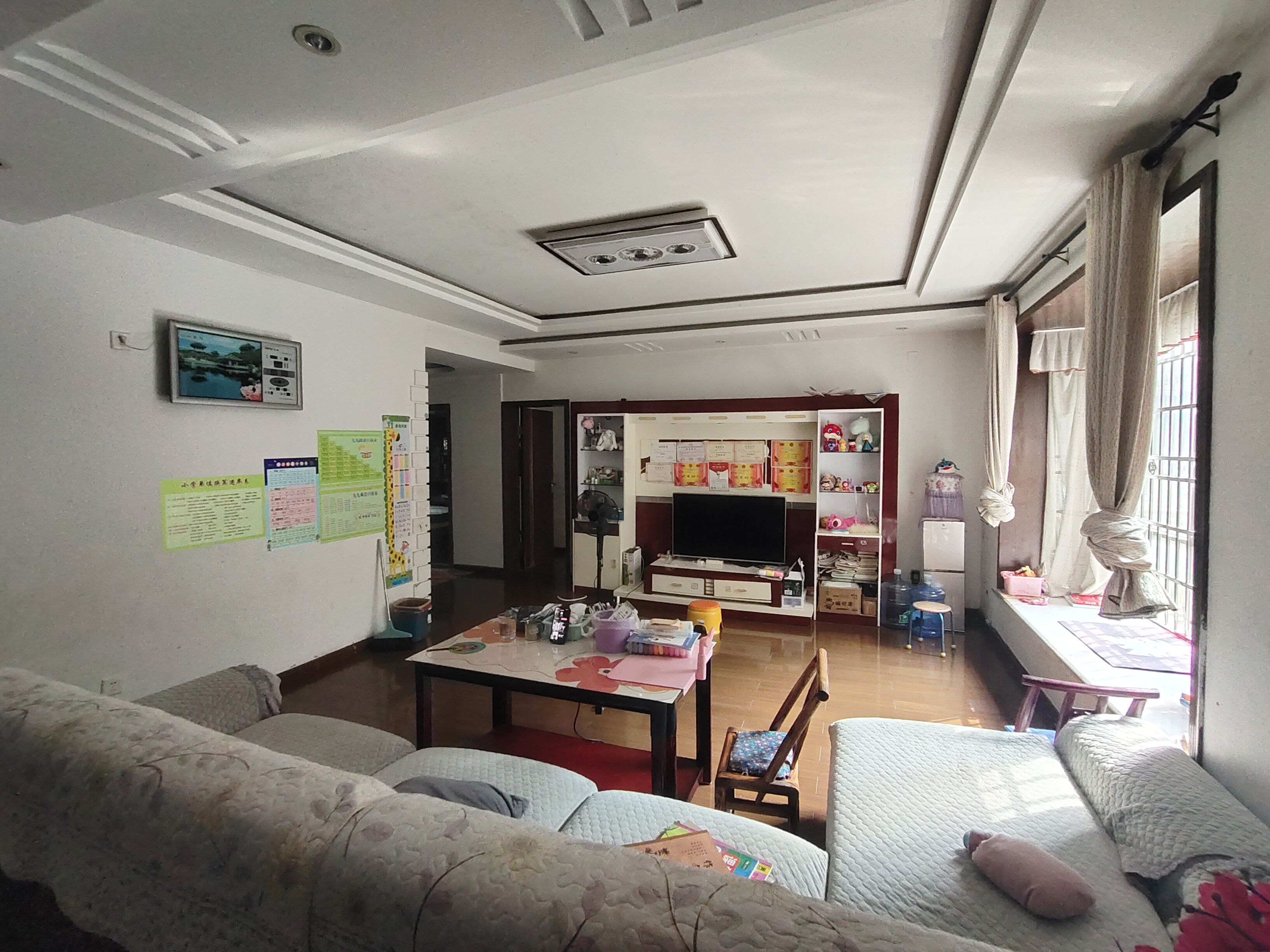 欣业家园  3室2厅2卫   59.80万客厅