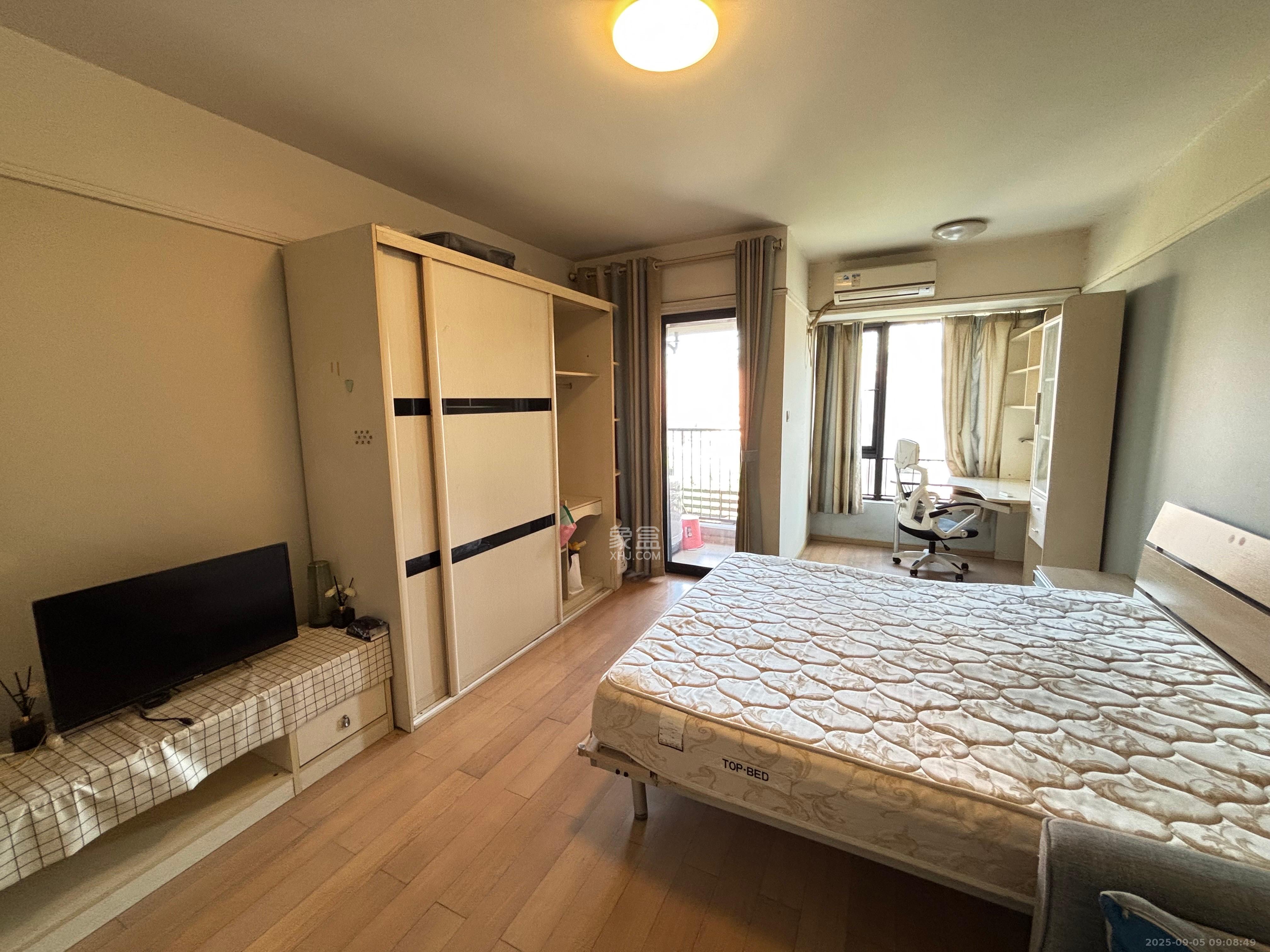 万科金色家园  1室1厅1卫    1400.0元/月 万科金色家园  1室1厅1卫    1400.0元/月室内图1