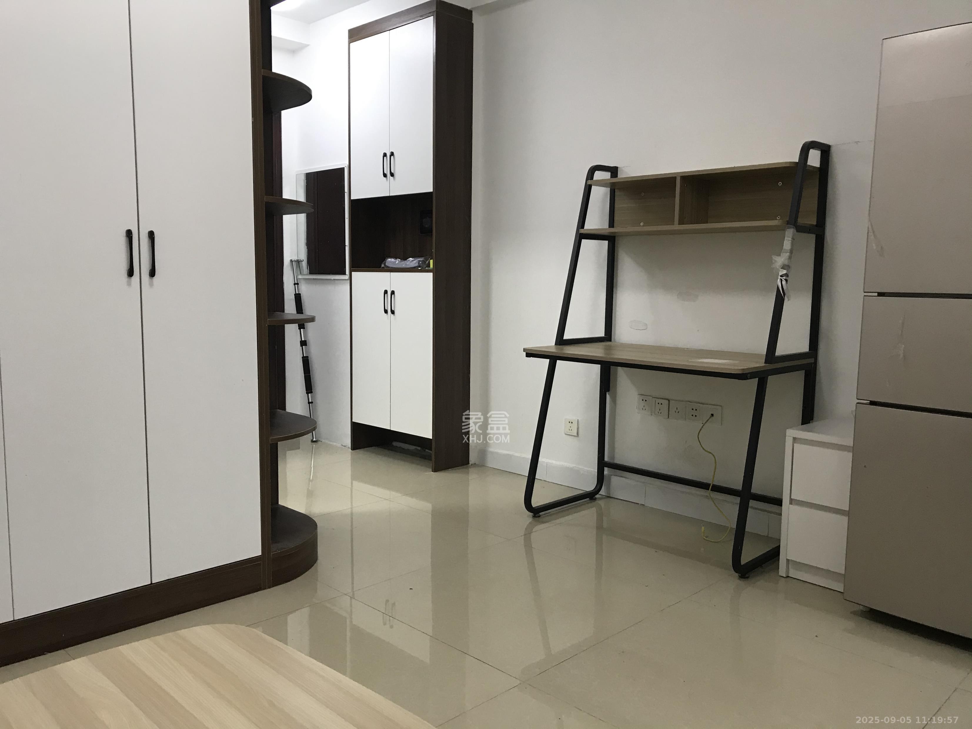 第六都(陆都小区) 1室1厅1卫 1800.0元/月 第六都(陆都小区) 1室1厅1卫 1800.0元/月室内图