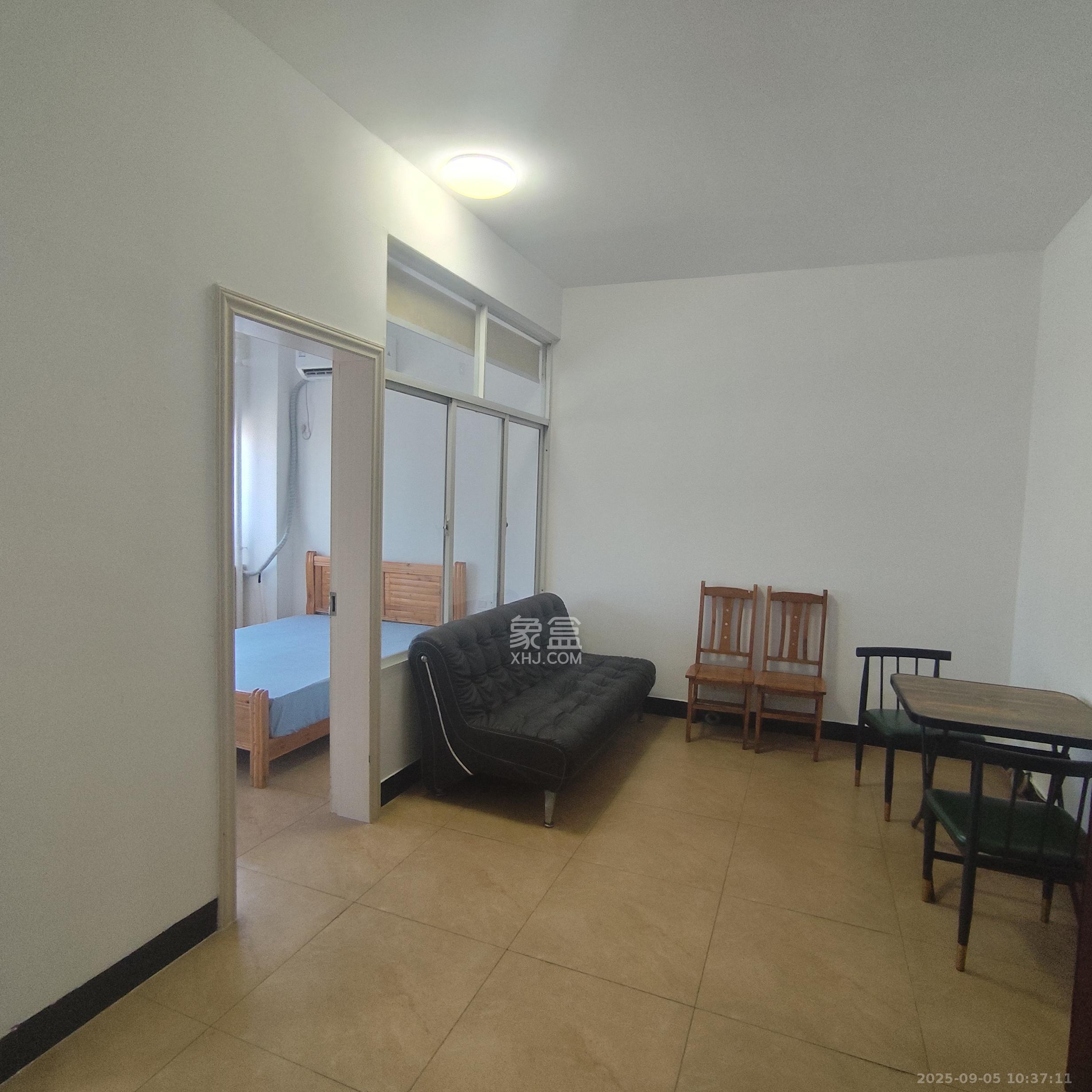 红星国际星城  1室1厅1卫    1600.0元/月 红星国际星城  1室1厅1卫    1600.0元/月室内图