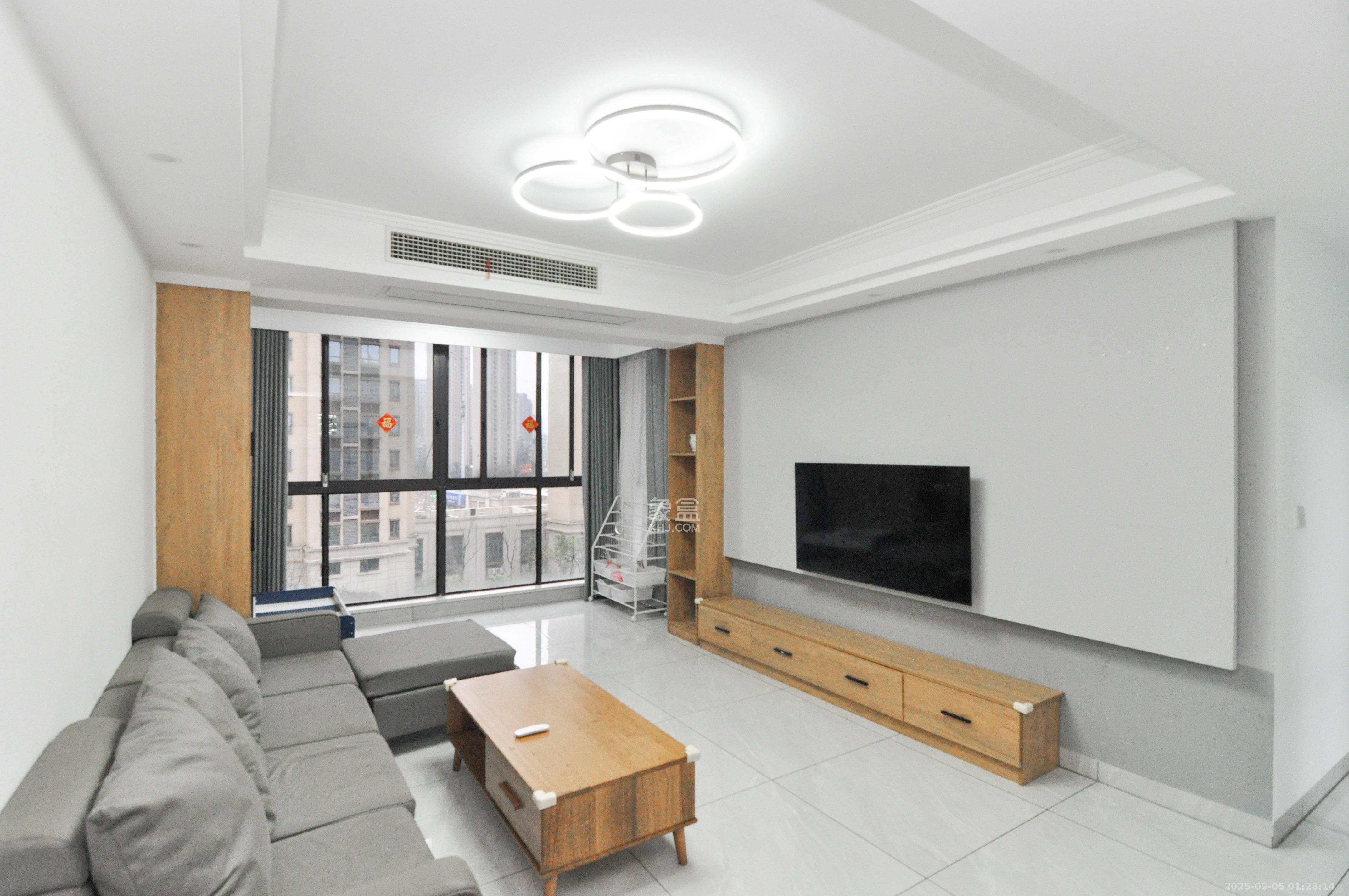 振业城三期 4室2厅2卫 158.0万 振业城三期 4室2厅2卫 158.0万客厅