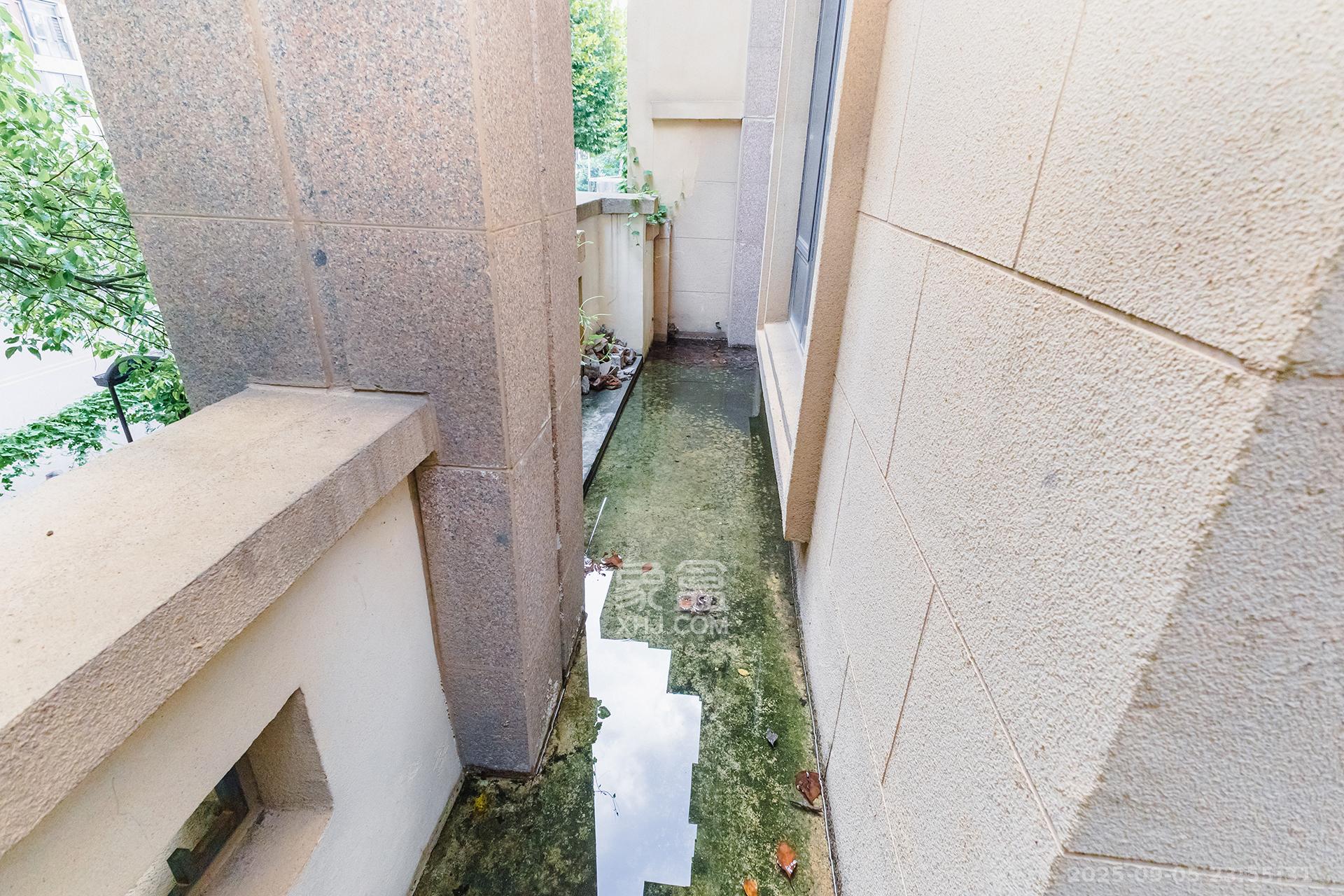 龙湖湘风原著（龙湖湘风星城）  6室2厅3卫   438.00万阳台