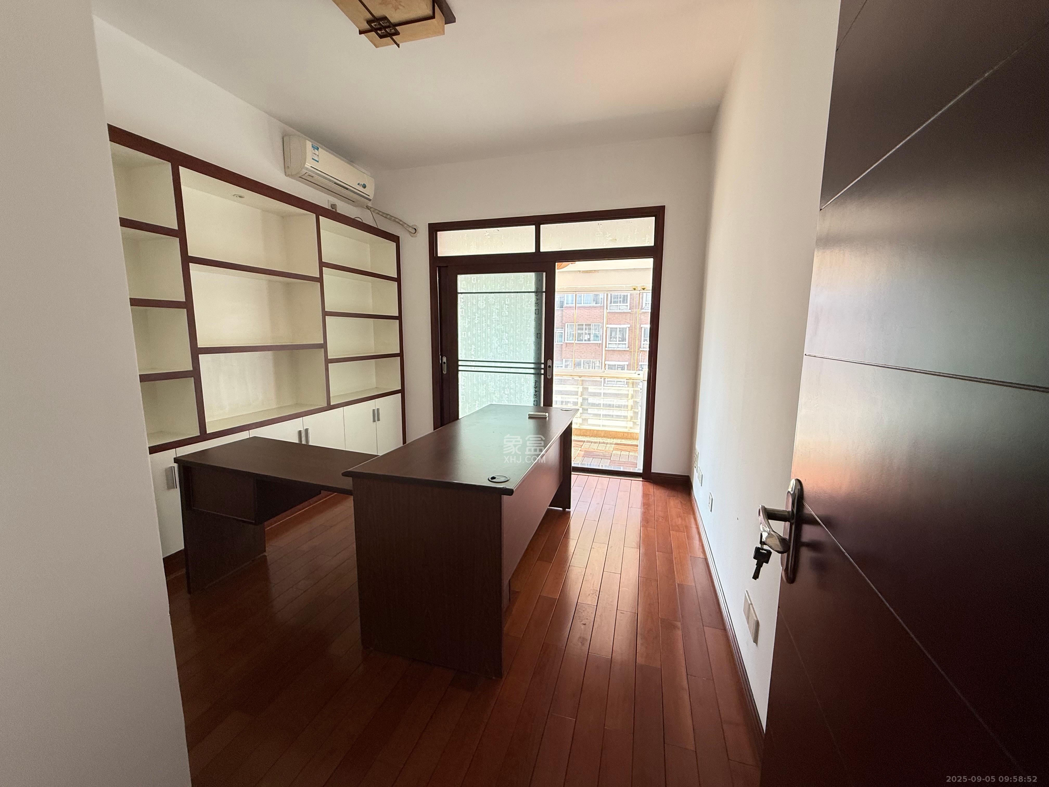 湘林家园（湘林小区电梯房）  4室2厅1卫    3500.0元/月室内图