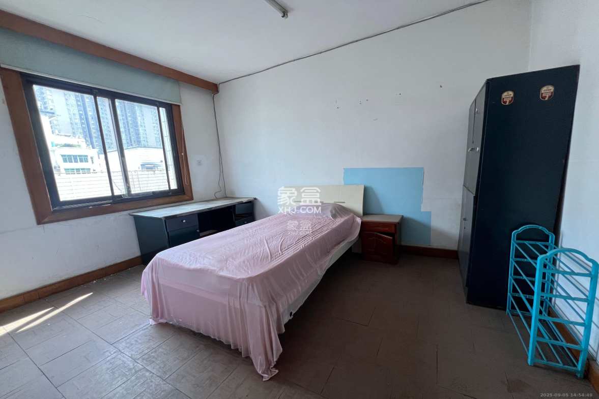 双银花园  3室2厅1卫    1600.0元/月 双银花园  3室2厅1卫    1600.0元/月室内图