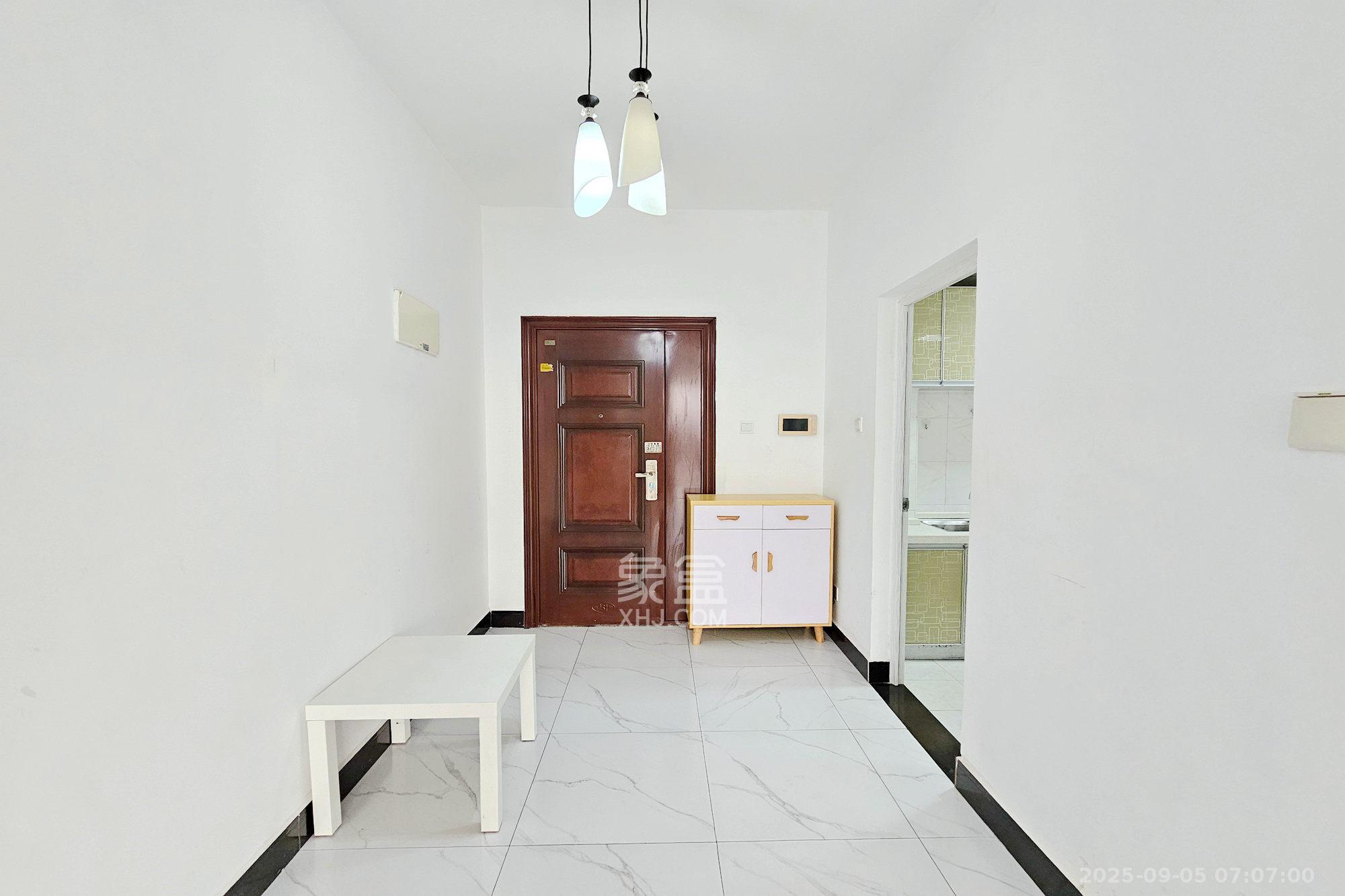 明大佳园  2室1厅1卫    82.0万 明大佳园  2室1厅1卫    82.0万客厅