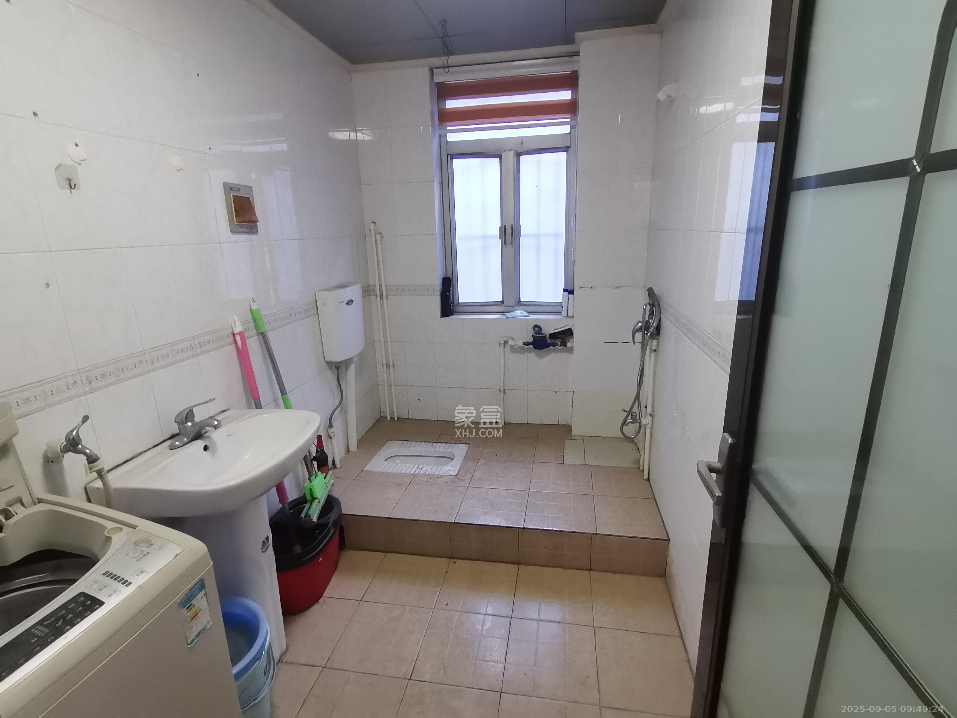 鸿园小区 3室2厅1卫 2200.0元/月 鸿园小区 3室2厅1卫 2200.0元/月室内图