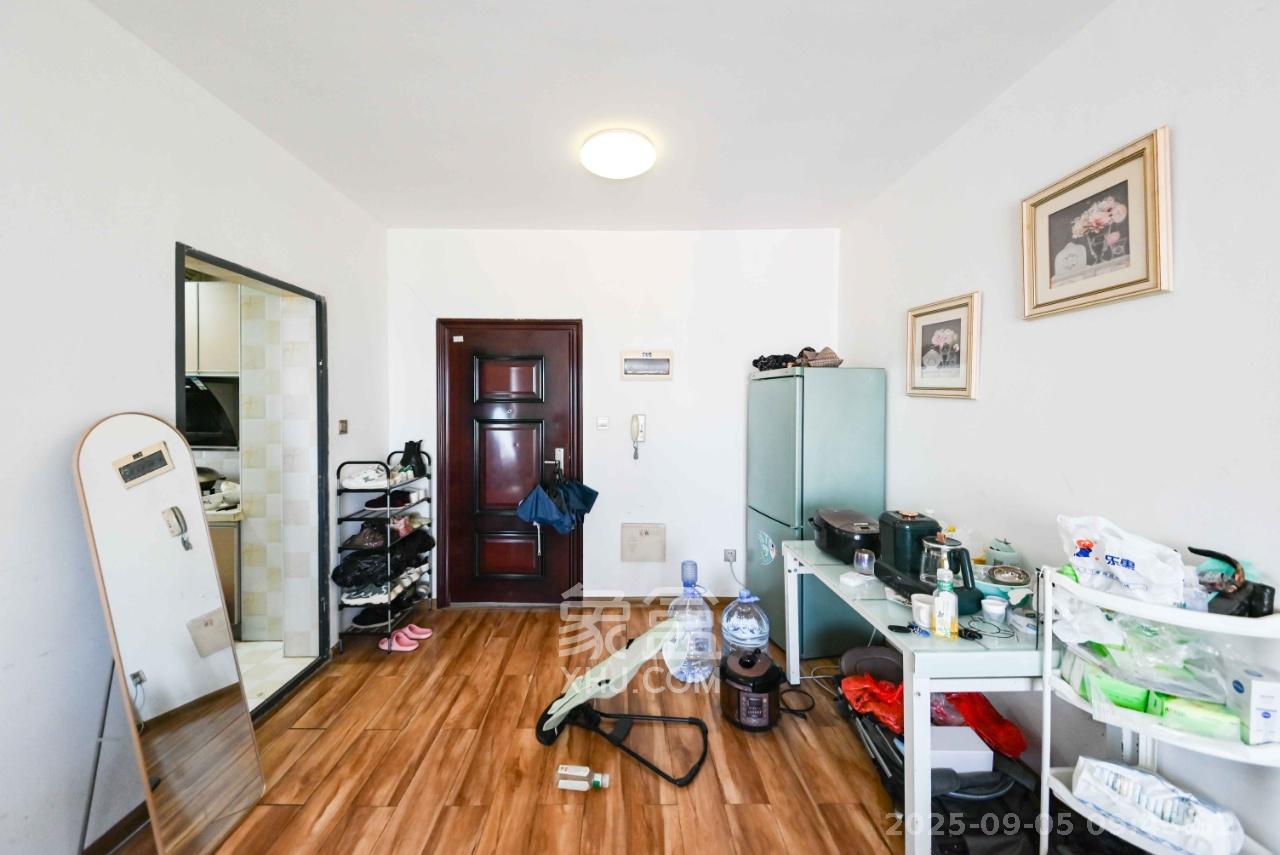 叠彩兰亭 3室2厅1卫 2300.0元/月 叠彩兰亭 3室2厅1卫 2300.0元/月室内图