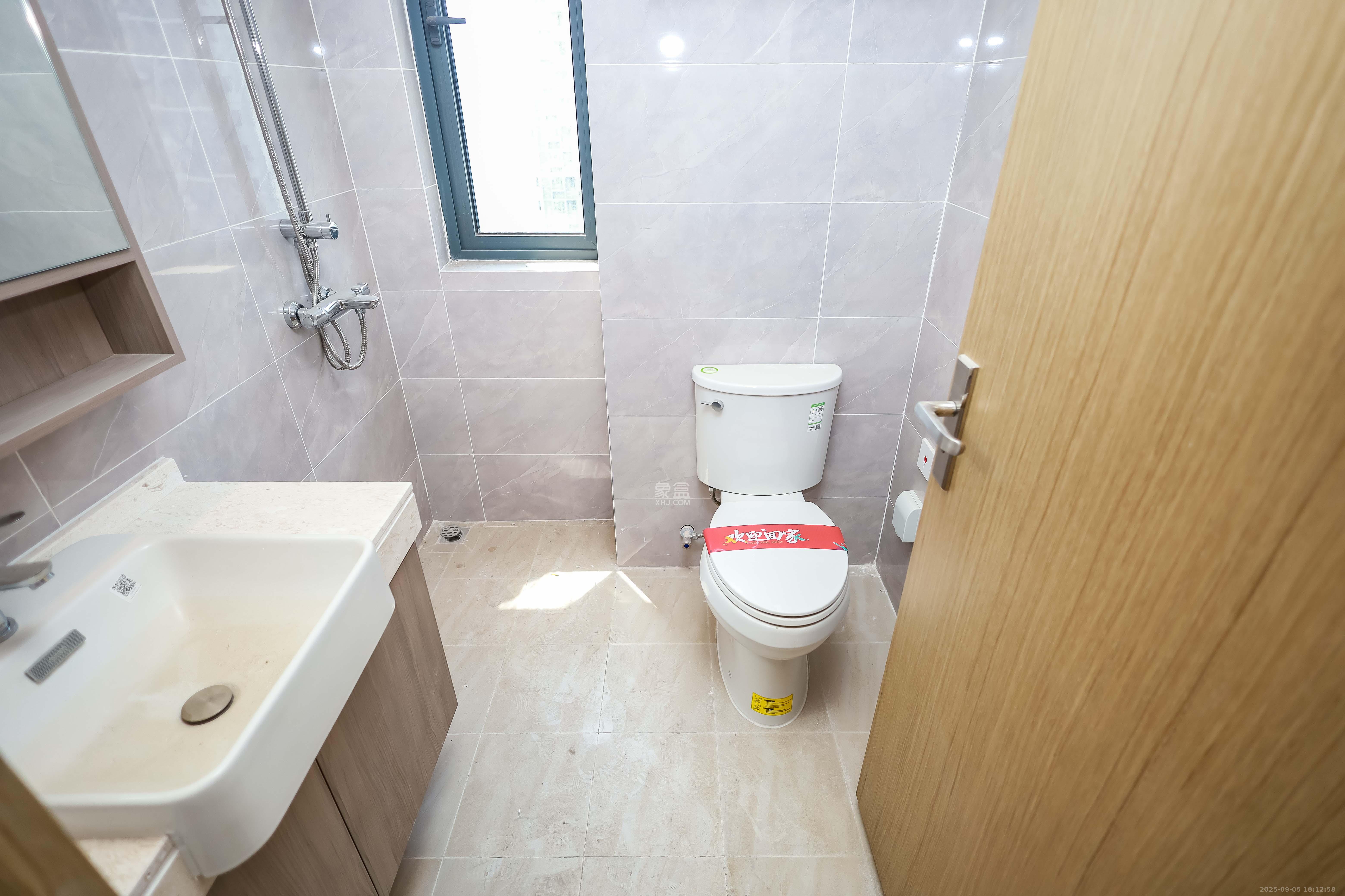 清控湖山雅居南区  3室2厅2卫    88.0万 清控湖山雅居南区  3室2厅2卫    88.0万卫生间