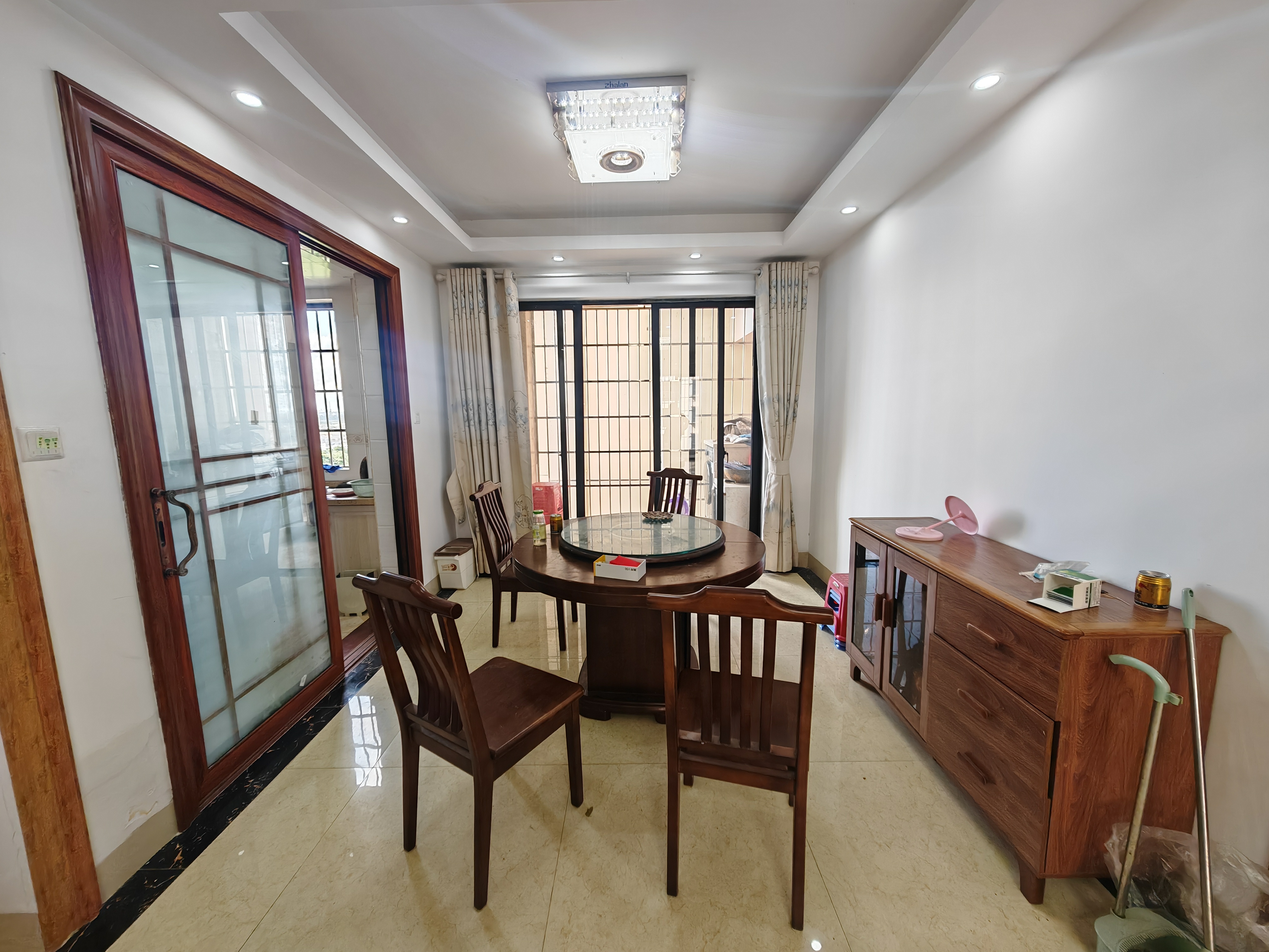 香江豪庭 3室2厅2卫 2500.0元/月 香江豪庭 3室2厅2卫 2500.0元/月室内图