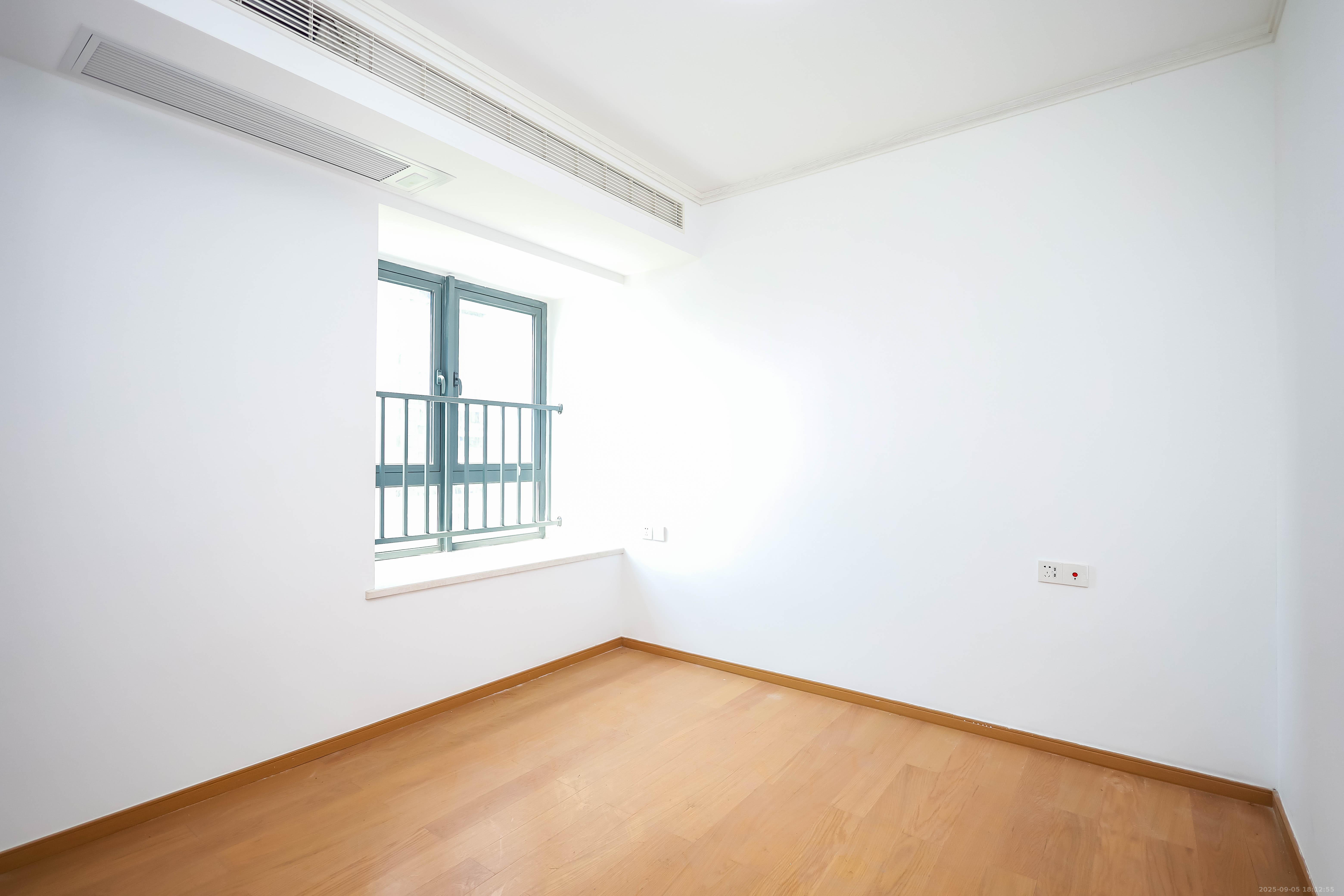 清控湖山雅居南区  3室2厅2卫    88.0万 清控湖山雅居南区  3室2厅2卫    88.0万卧室