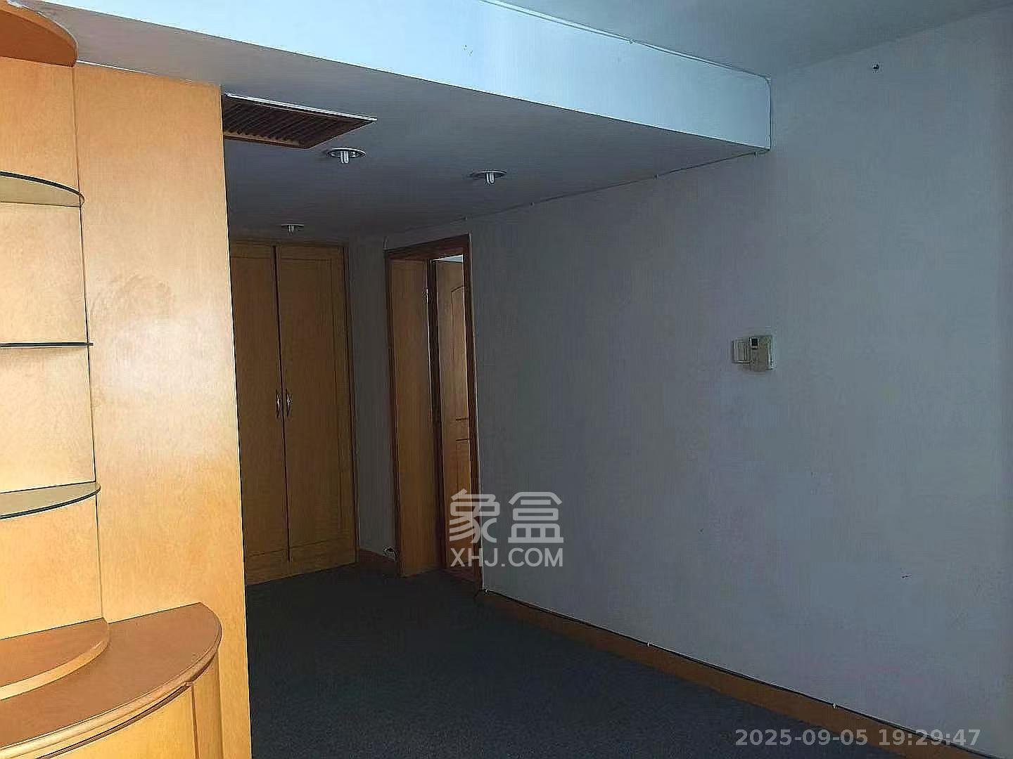 华凌大厦（五华酒店宿舍）  4室2厅2卫    3500.0元/月室内图