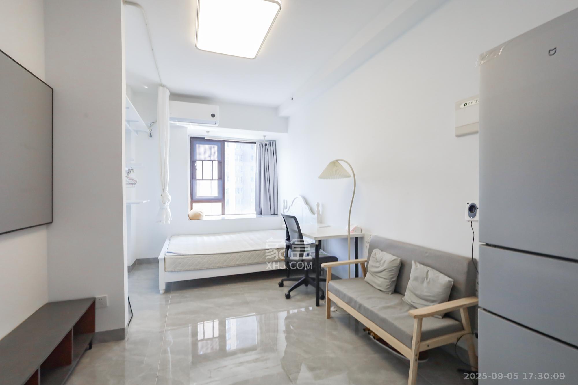 保利海德公园 1室1厅1卫 24.0万 保利海德公园 1室1厅1卫 24.0万客厅