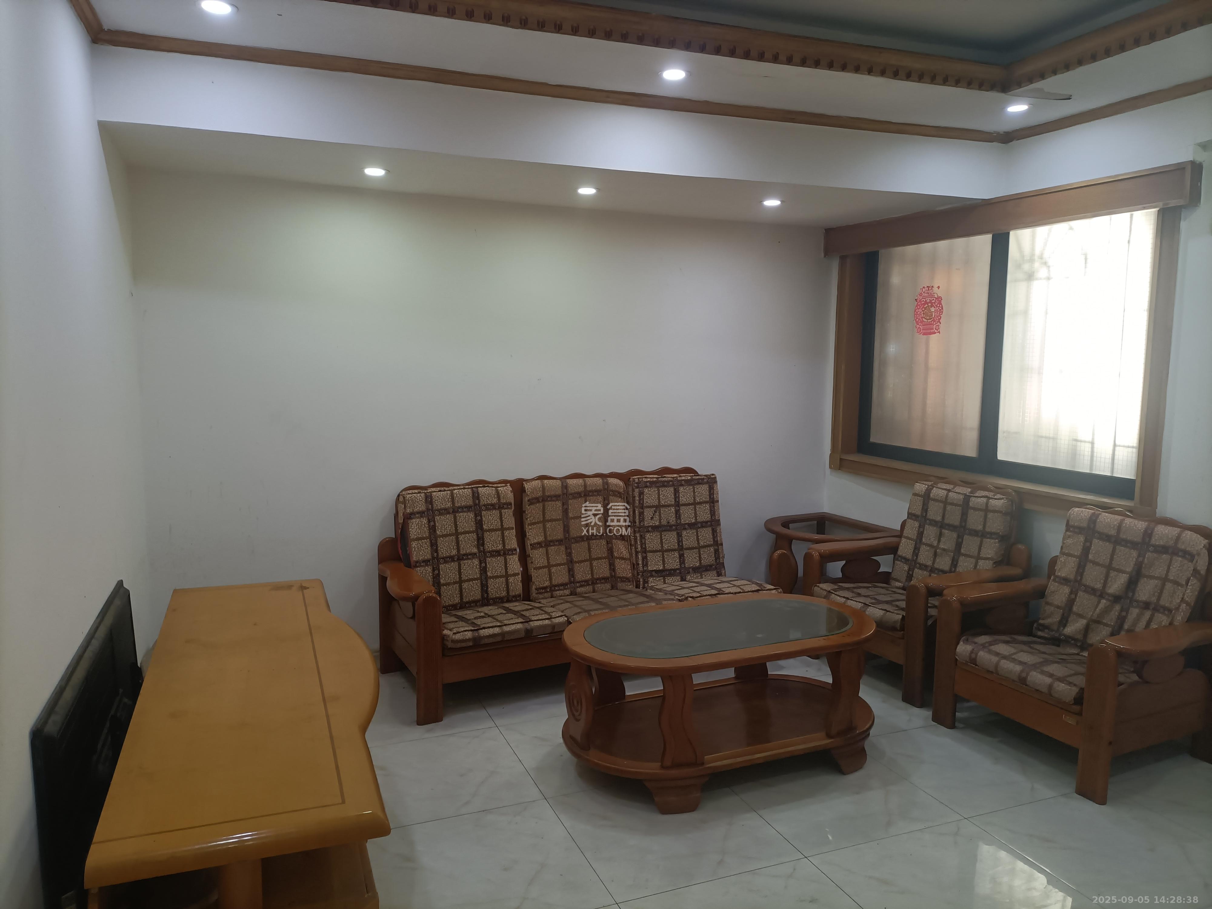 新世界百货(湖南供销大厦)  2室1厅1卫    2500.0元/月 新世界百货(湖南供销大厦)  2室1厅1卫    2500.0元/月室内图