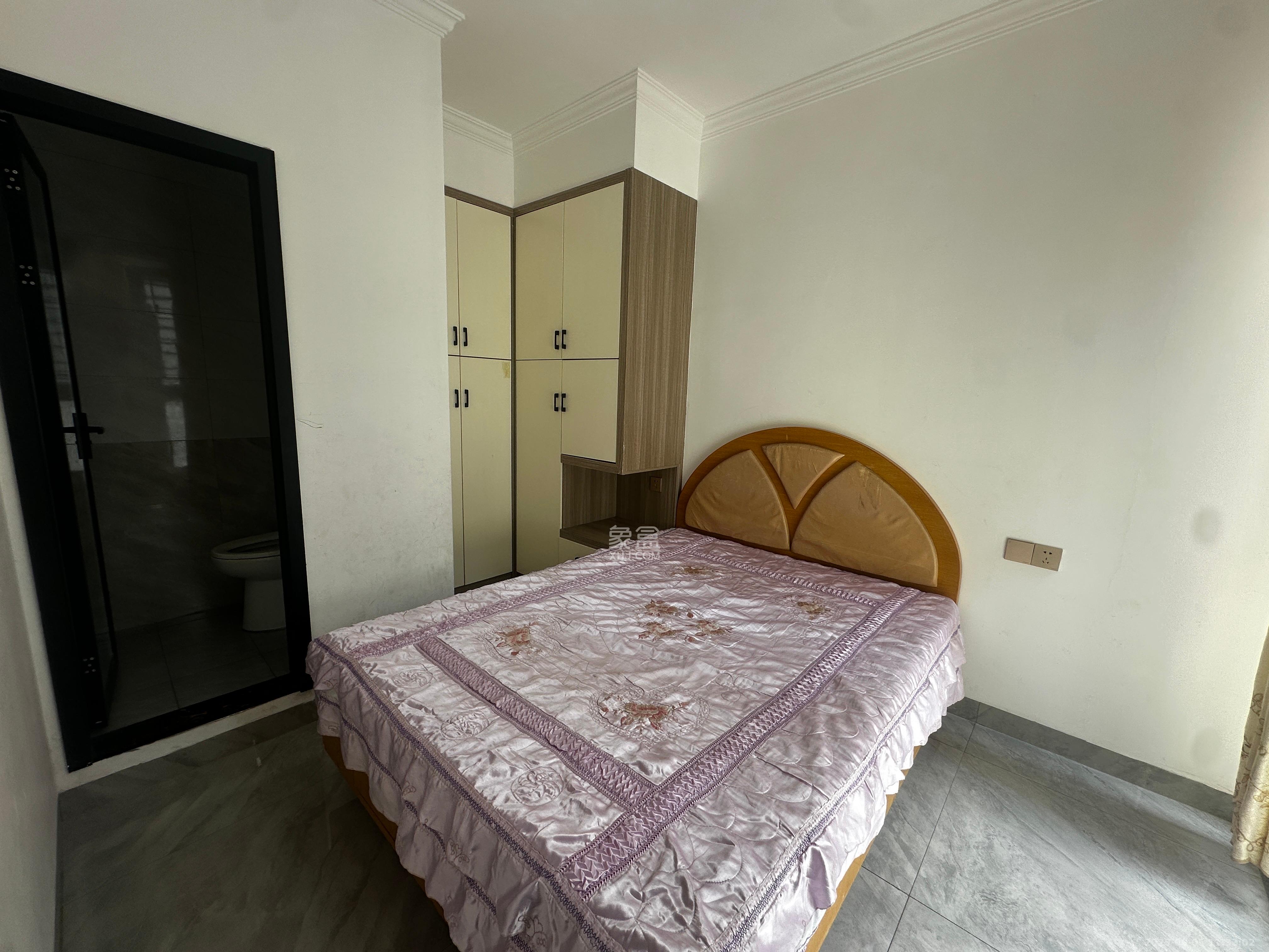 新华联梦想城  3室2厅1卫    1800.0元/月室内图