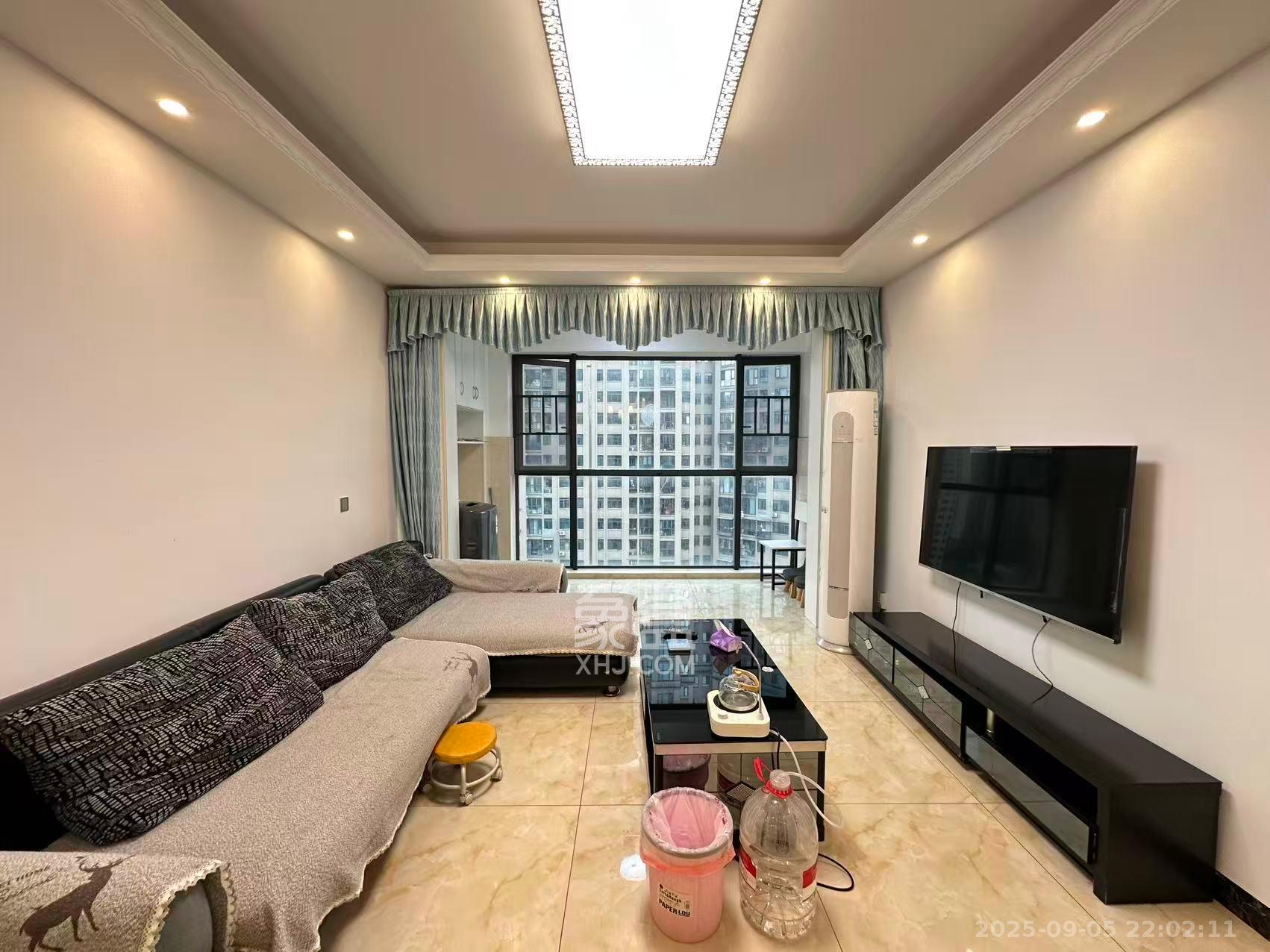 辉煌国际城二期  3室1厅1卫    2500.0元/月