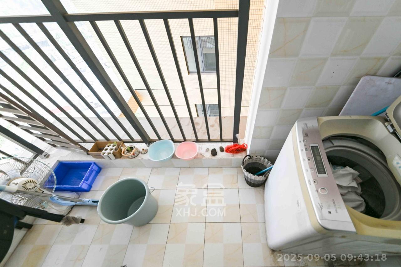 叠彩兰亭 3室2厅1卫 2300.0元/月 叠彩兰亭 3室2厅1卫 2300.0元/月室内图