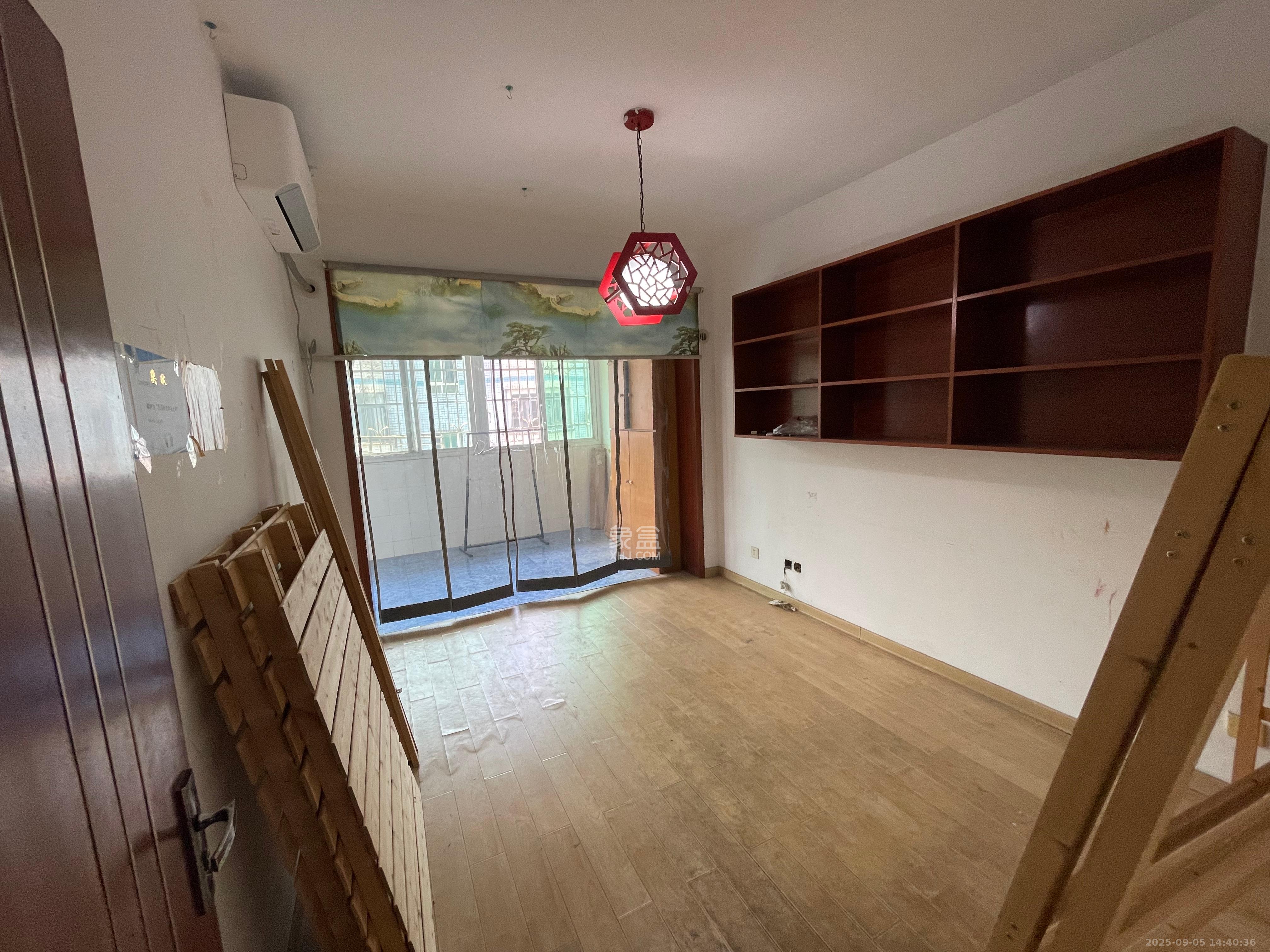 欣胜园  4室2厅2卫    2300.0元/月室内图