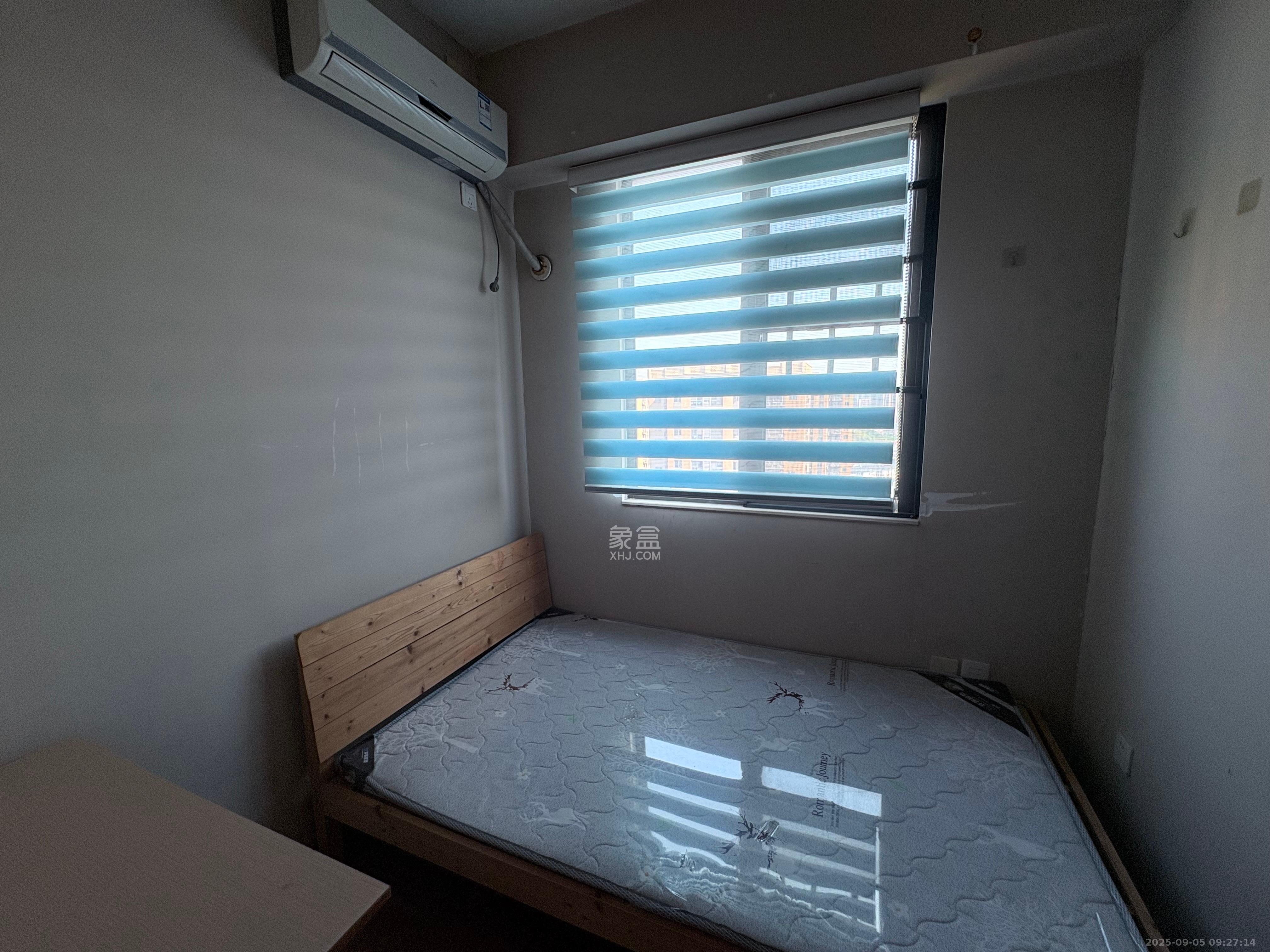 麓谷小镇  3室2厅1卫    1900.0元/月室内图