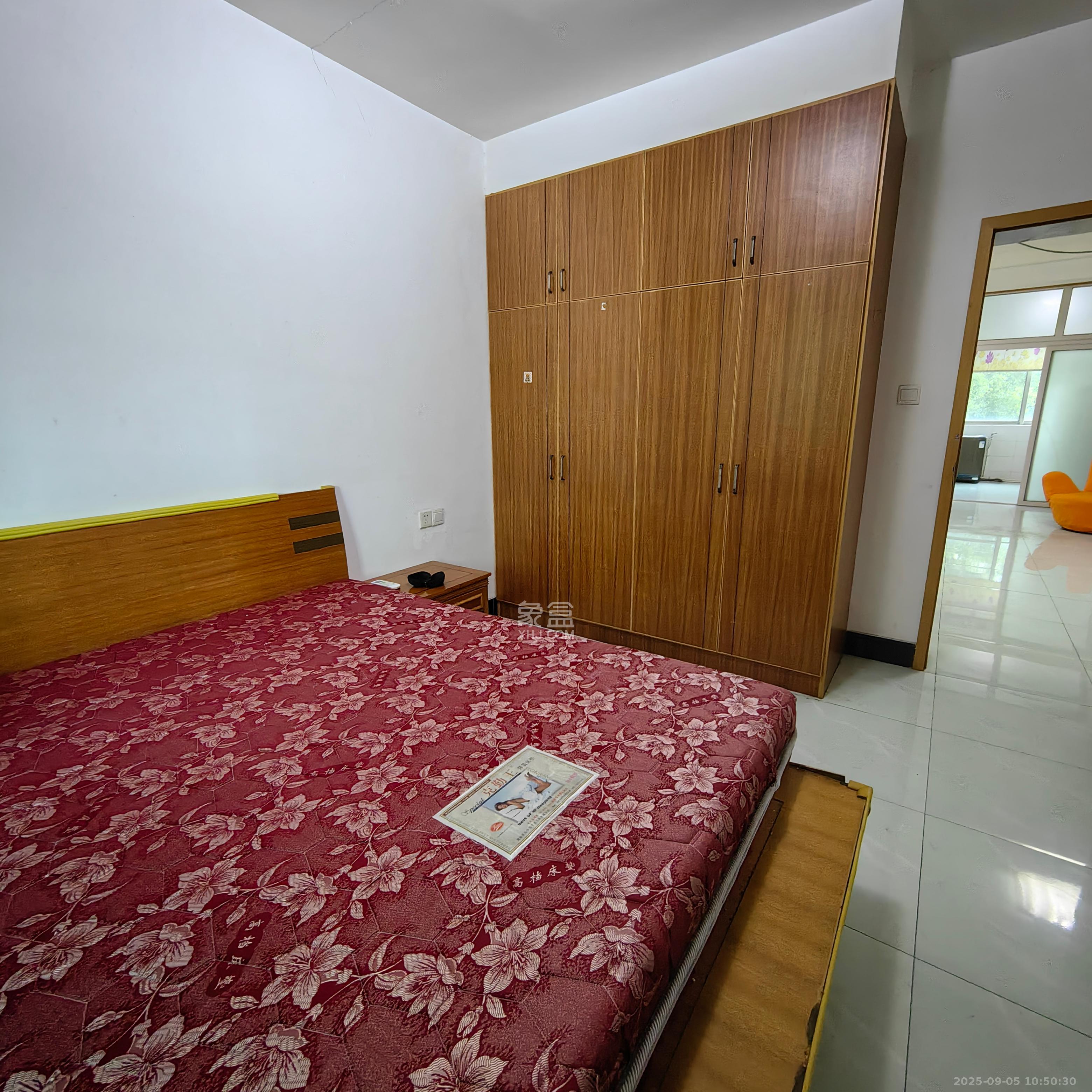 中南汽车世界 2室2厅1卫 1300.0元/月 中南汽车世界 2室2厅1卫 1300.0元/月室内图