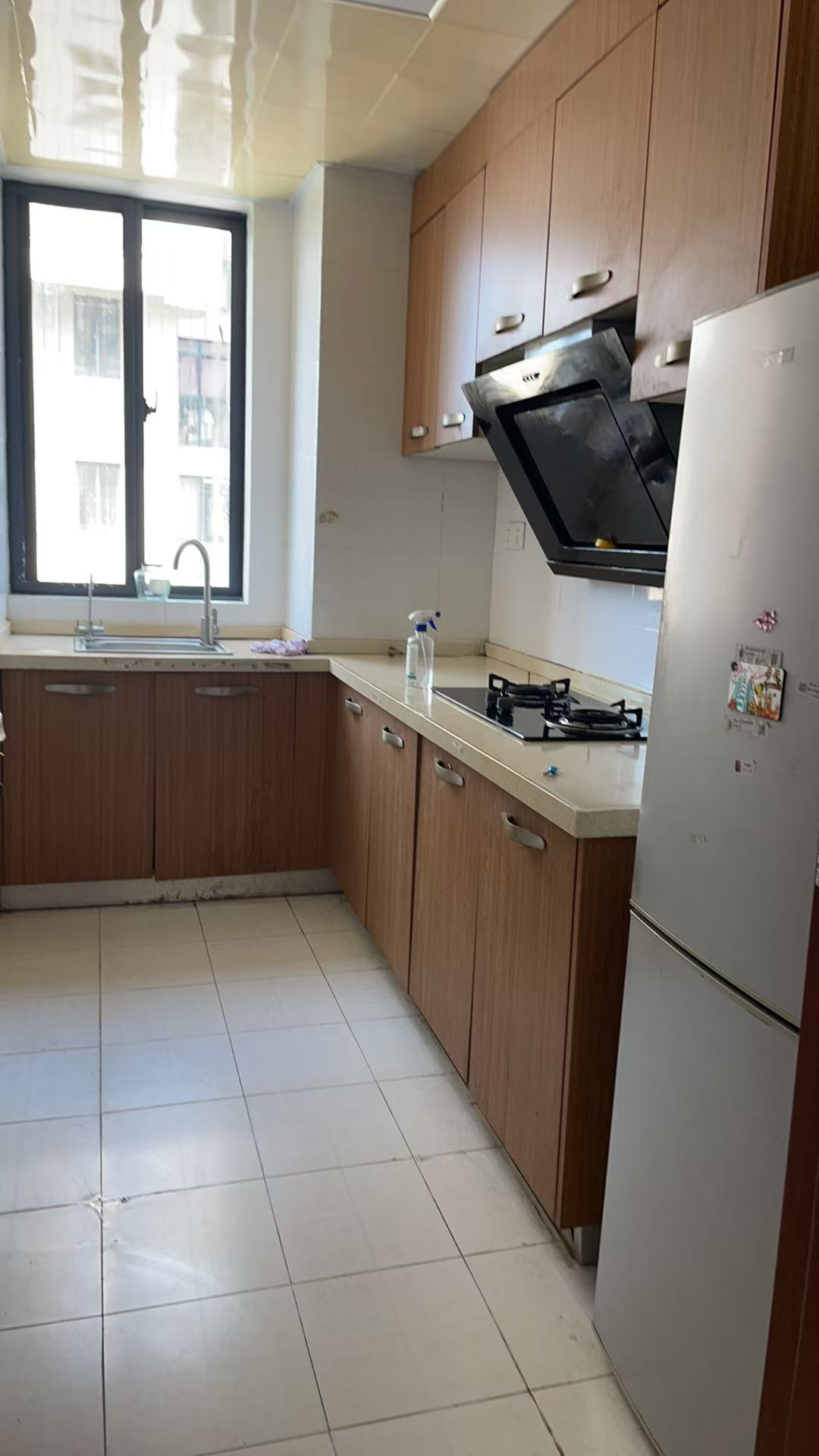 绿地海长流三期  2室1厅1卫    1900.0元/月 绿地海长流三期  2室1厅1卫    1900.0元/月室内图