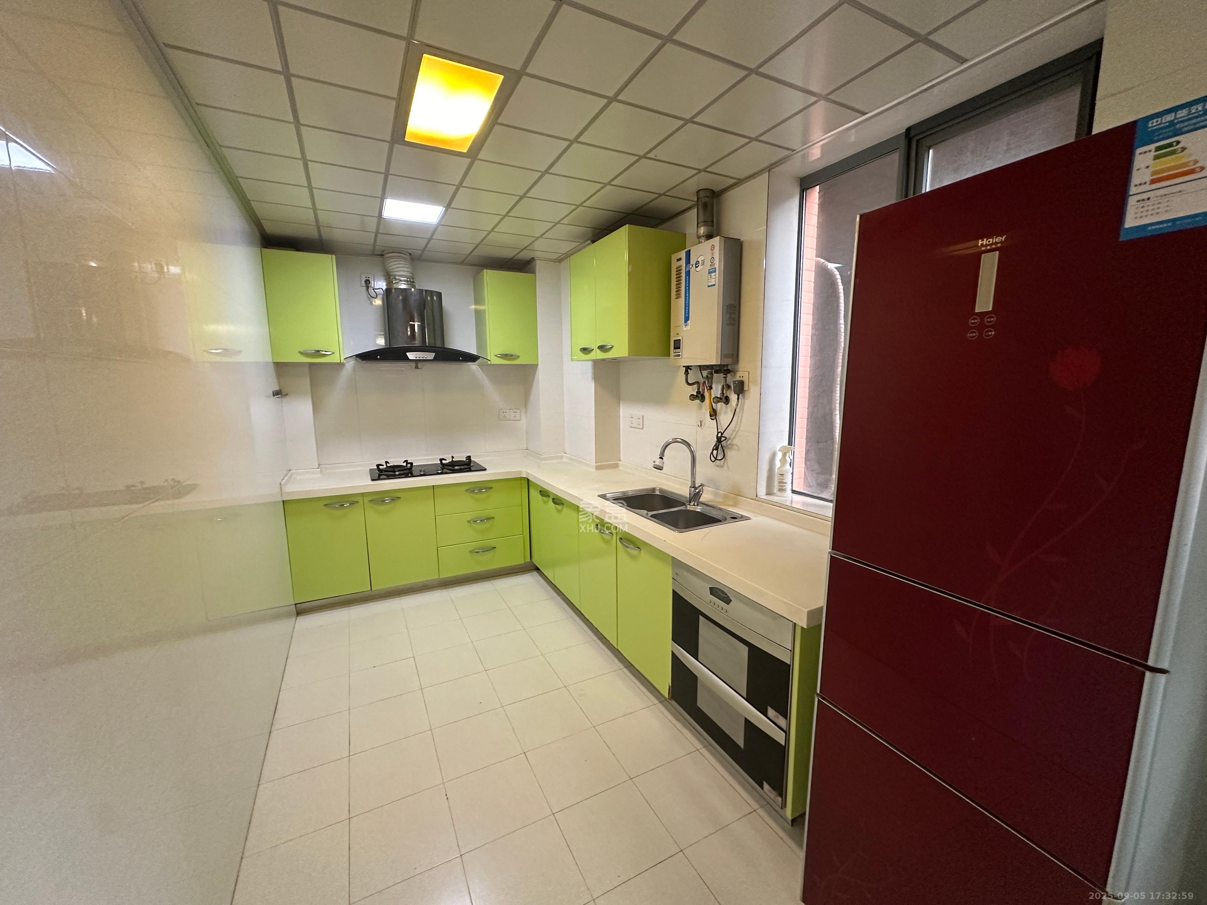 滨江君悦香邸 3室2厅2卫 3300.0元/月 滨江君悦香邸 3室2厅2卫 3300.0元/月室内图