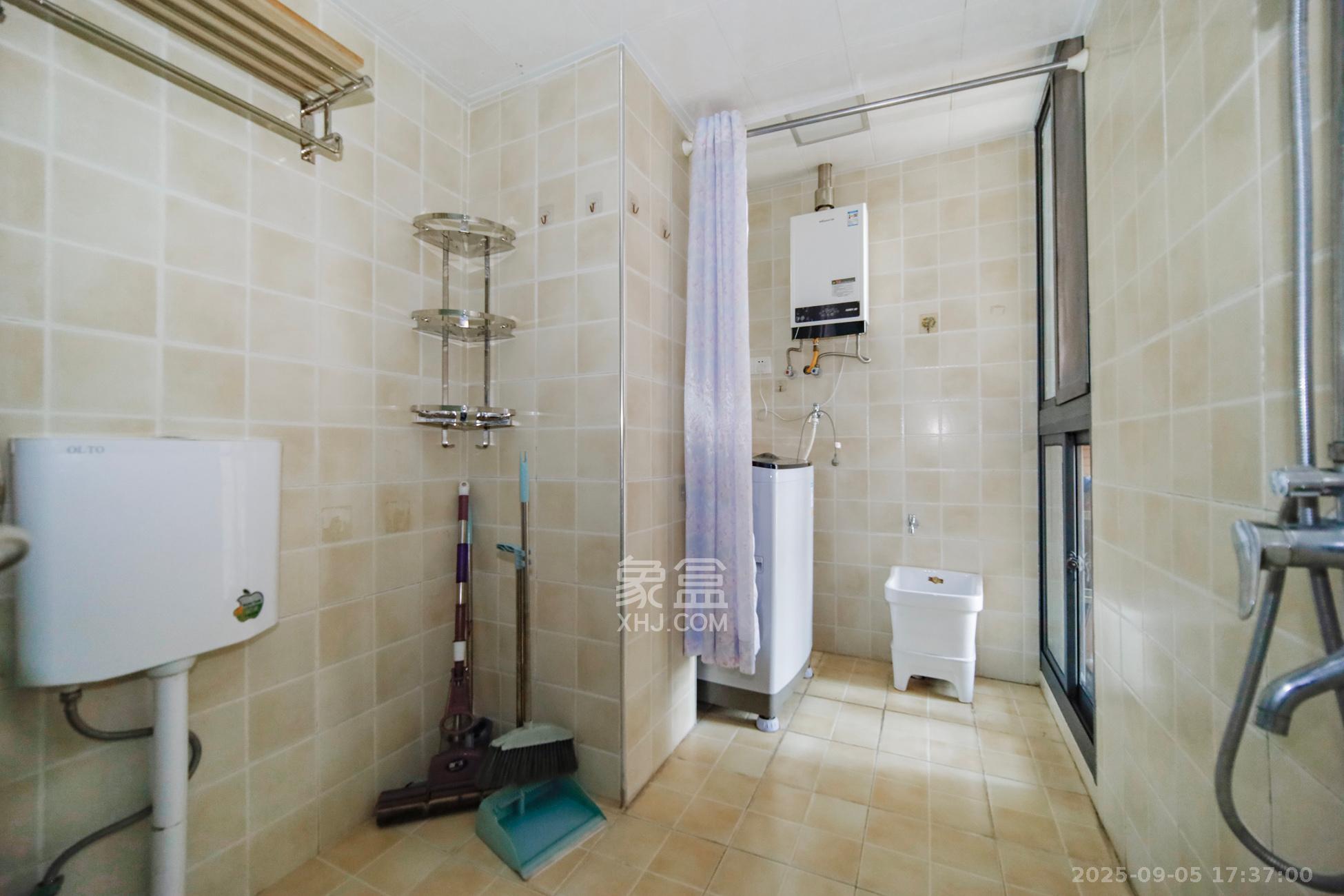 山水庭院  3室2厅1卫    68.0万卫生间