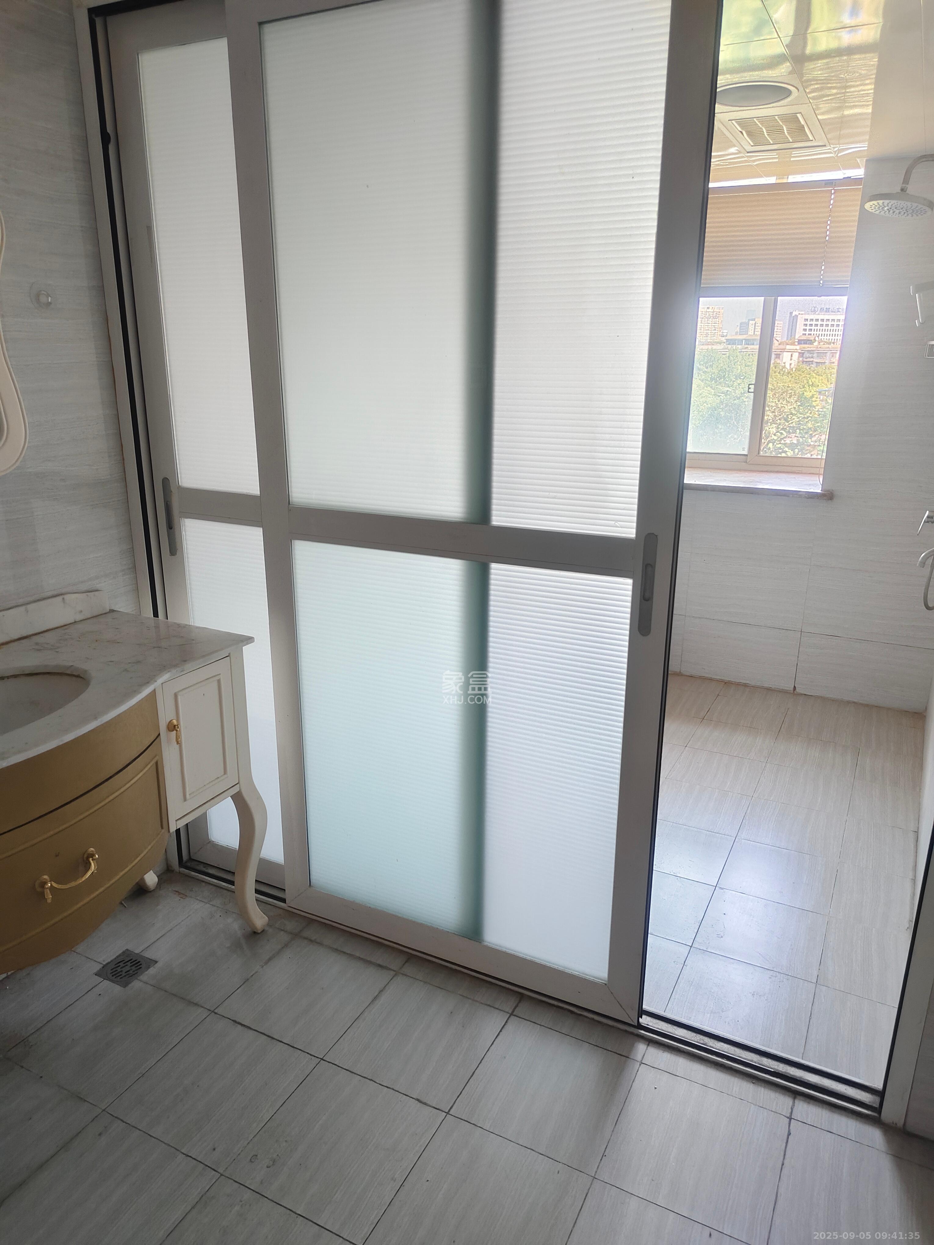 湘林家园(湘林小区电梯房) 4室2厅2卫 3600.0元/月 湘林家园(湘林小区电梯房) 4室2厅2卫 3600.0元/月室内图