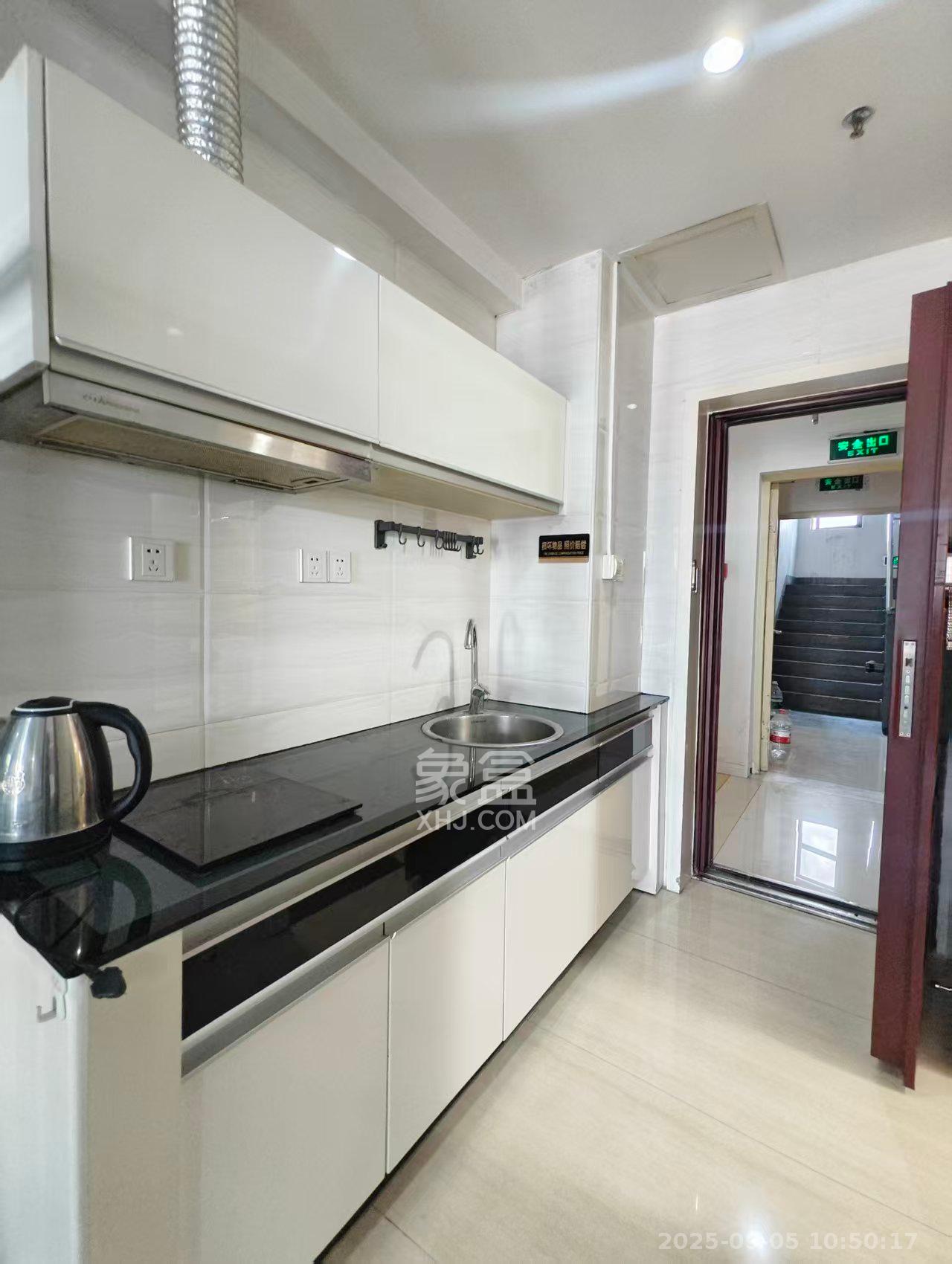 壹号公馆  1室1厅1卫    2200.0元/月室内图