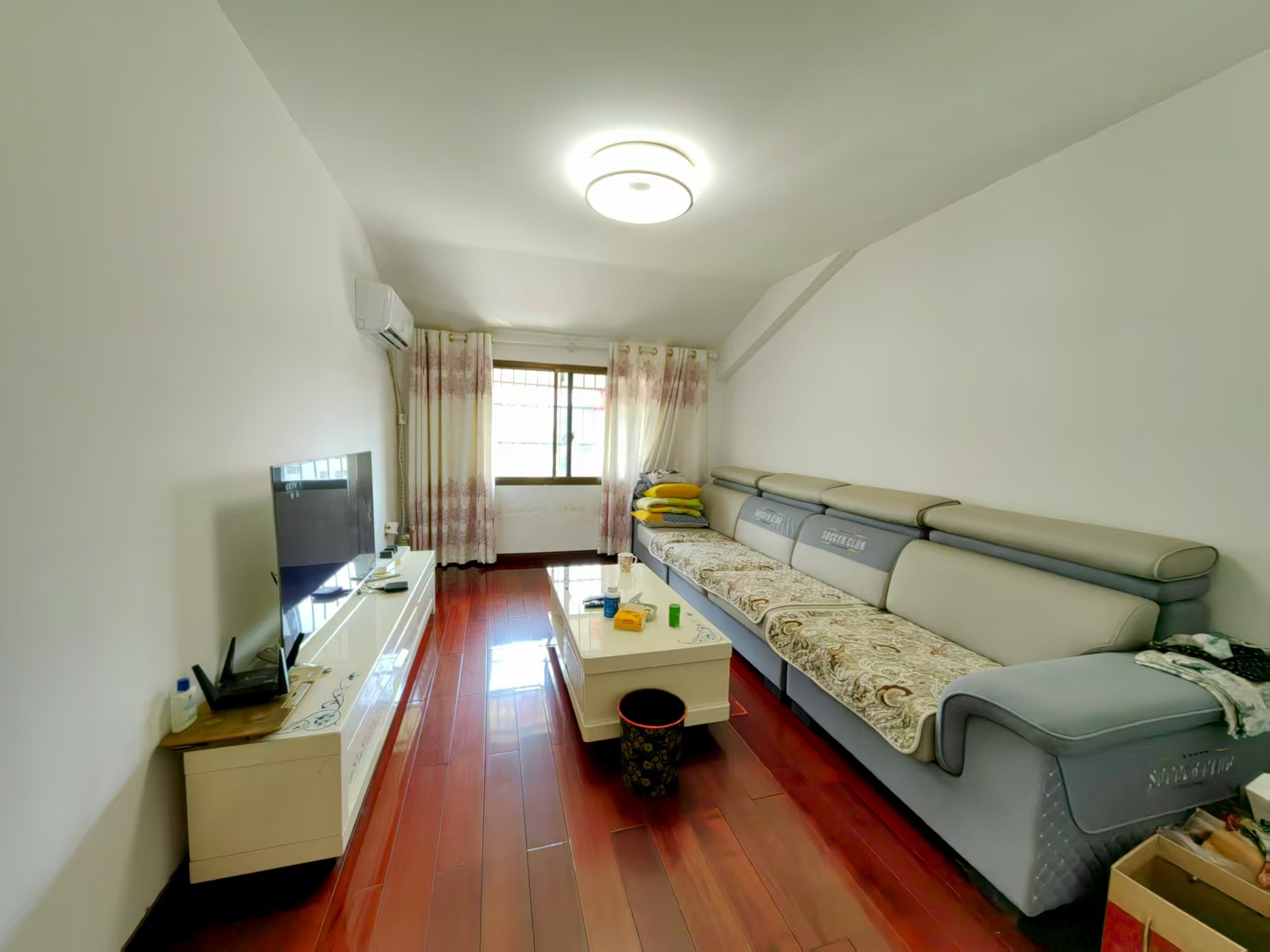 资江新城 8室4厅4卫 56.8万 资江新城 8室4厅4卫 56.8万客厅