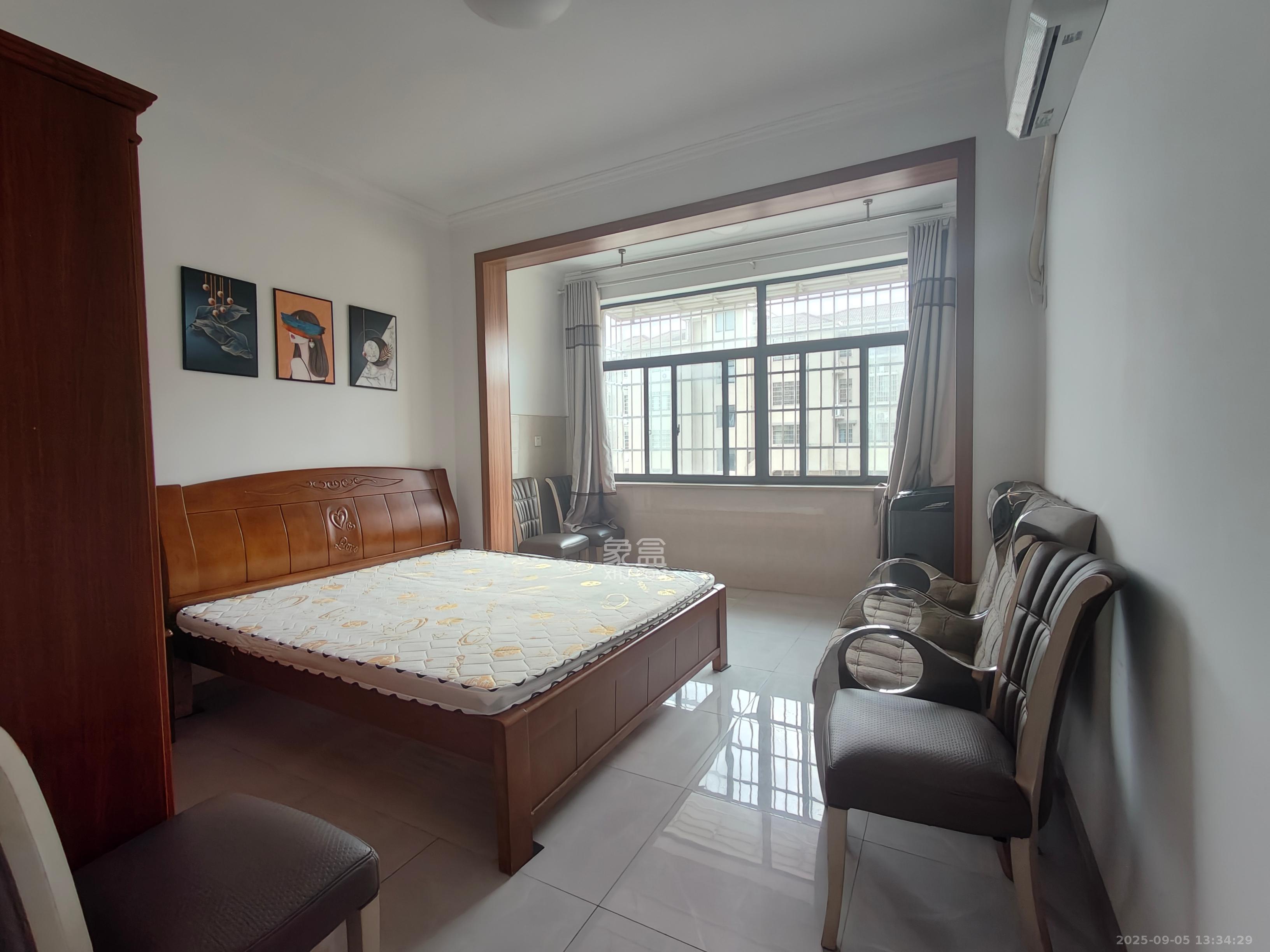 五星龙廻塘小区 3室2厅1卫 2200.0元/月 五星龙廻塘小区 3室2厅1卫 2200.0元/月室内图