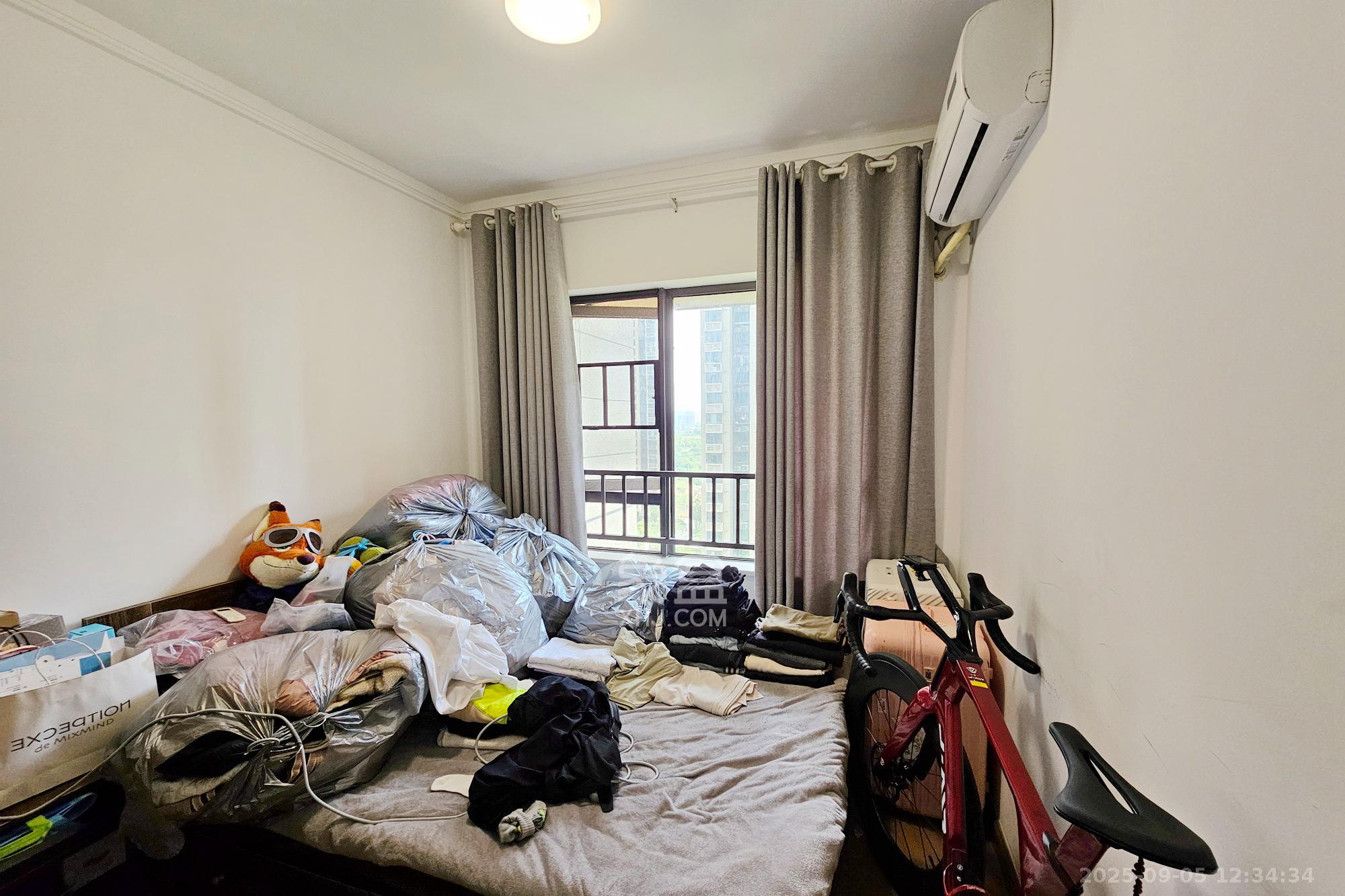 阳光城尚东湾青柠园  3室2厅2卫    96.0万卧室