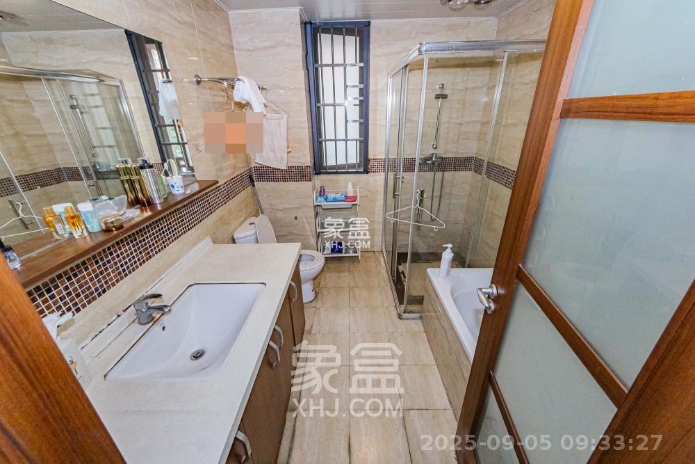 万科城  1室2厅1卫    2700.0元/月室内图