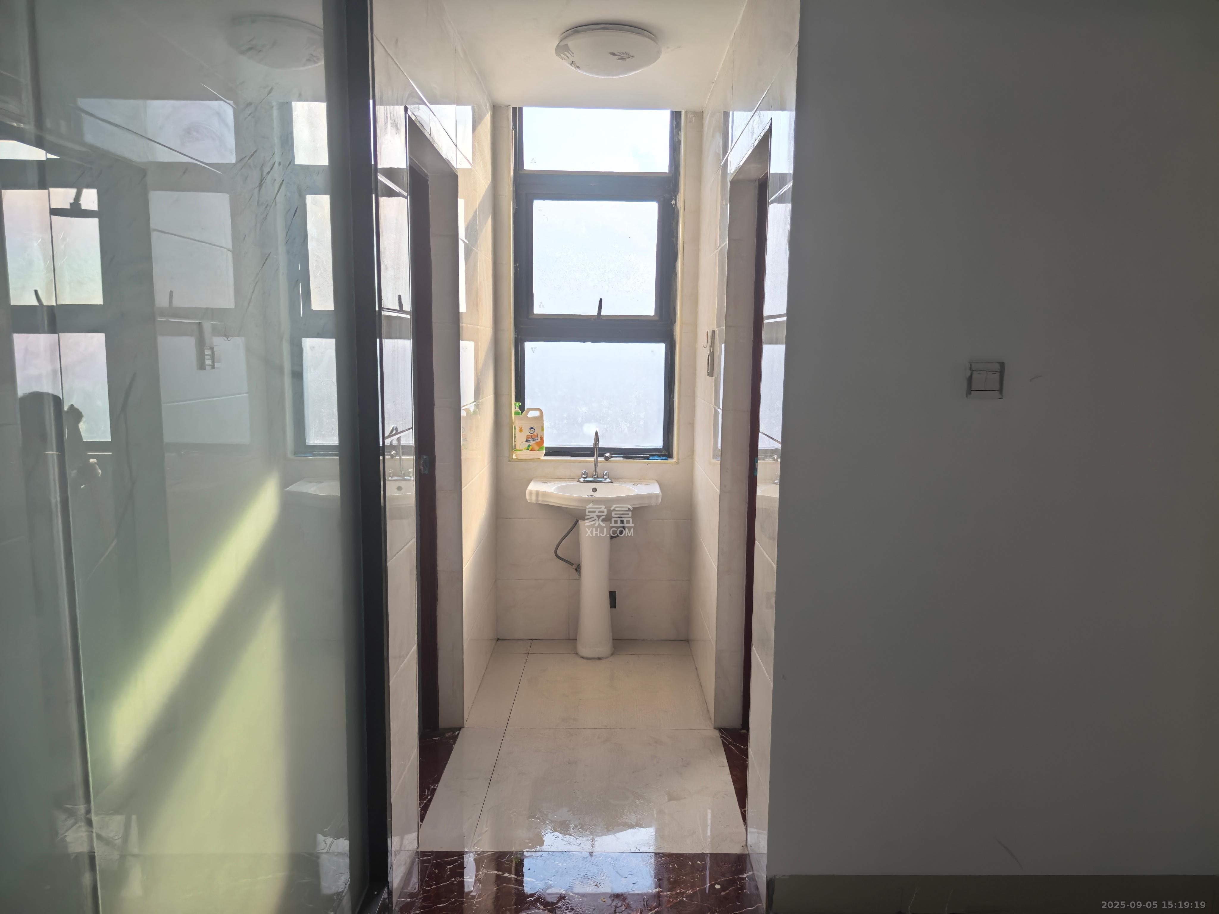 中特青年公寓  3室2厅2卫    1300.0元/月 中特青年公寓  3室2厅2卫    1300.0元/月室内图