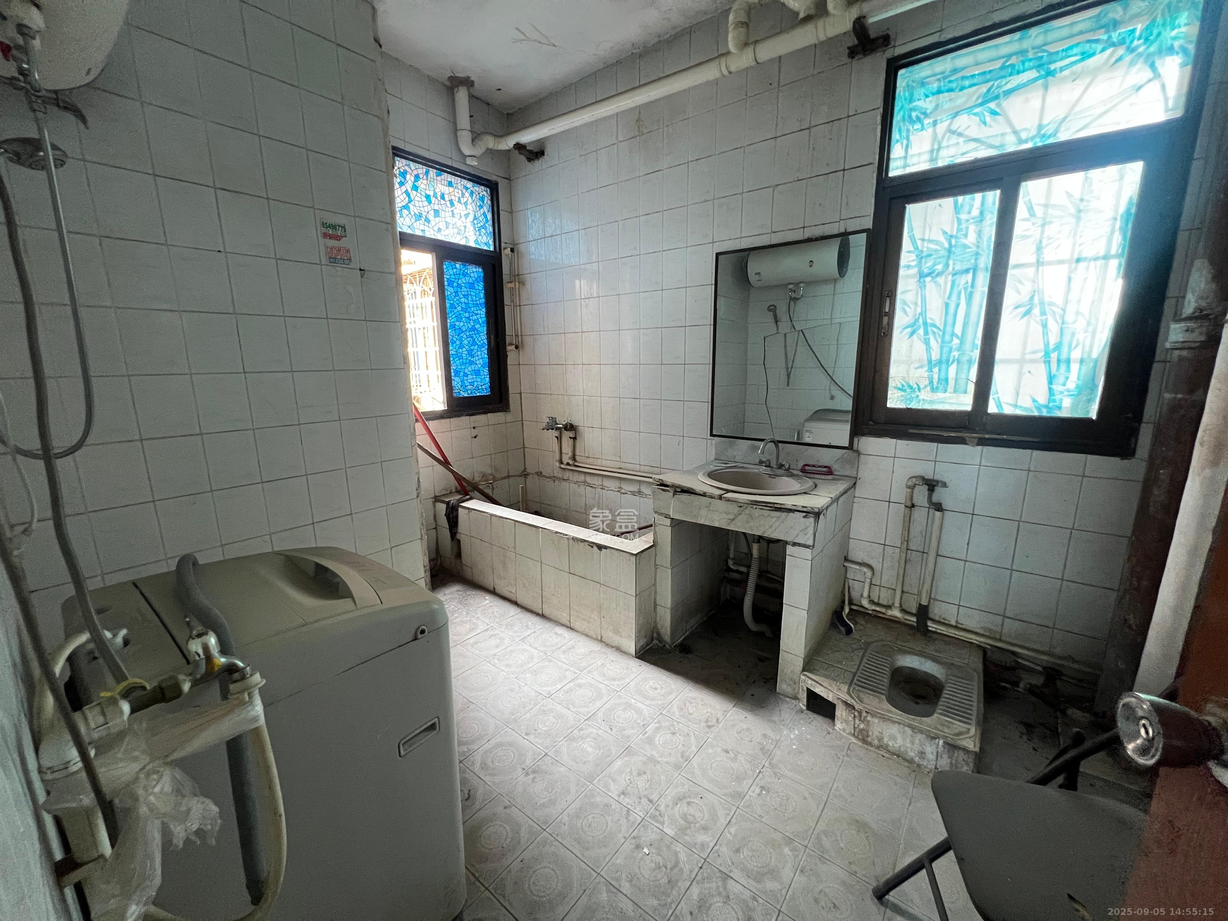 双银花园  3室2厅1卫    1600.0元/月室内图