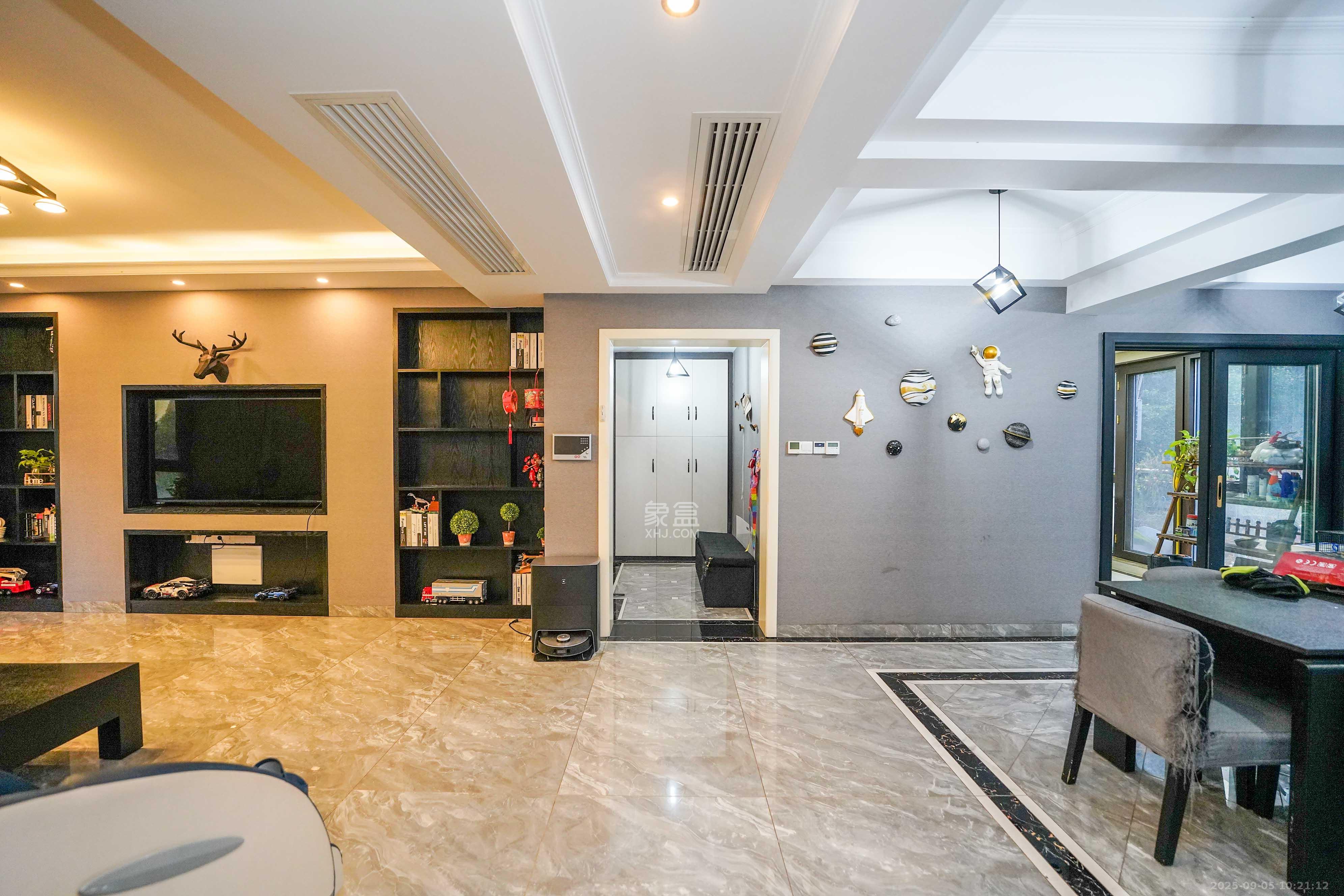 嘉华城（一期）  5室2厅2卫    220.0万客厅