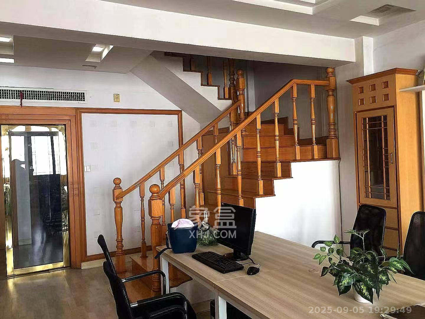 华凌大厦(五华酒店宿舍) 4室2厅2卫 3500.0元/月 华凌大厦(五华酒店宿舍) 4室2厅2卫 3500.0元/月室内图