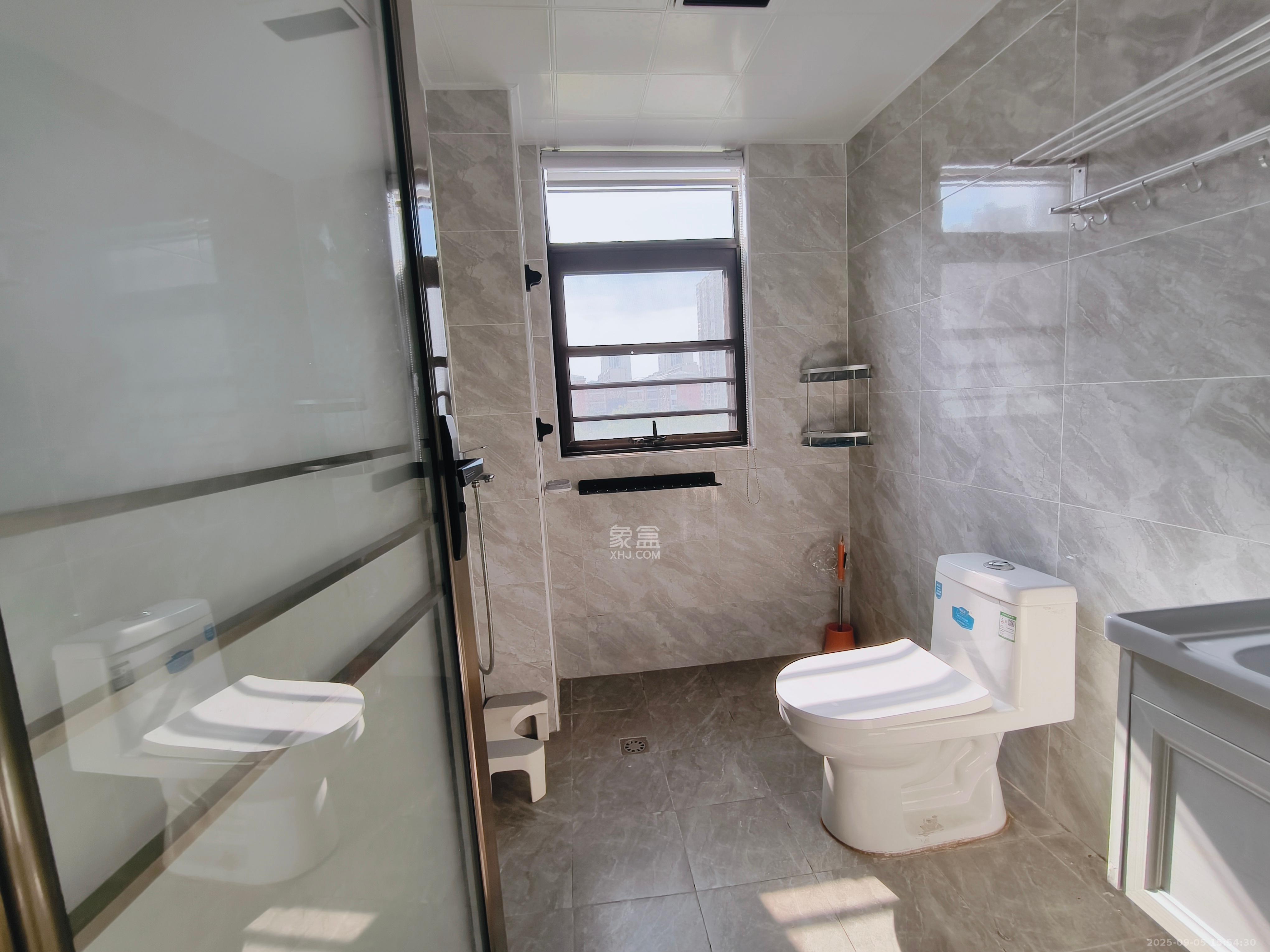 金广星苑  3室2厅2卫    2400.0元/月 金广星苑  3室2厅2卫    2400.0元/月室内图