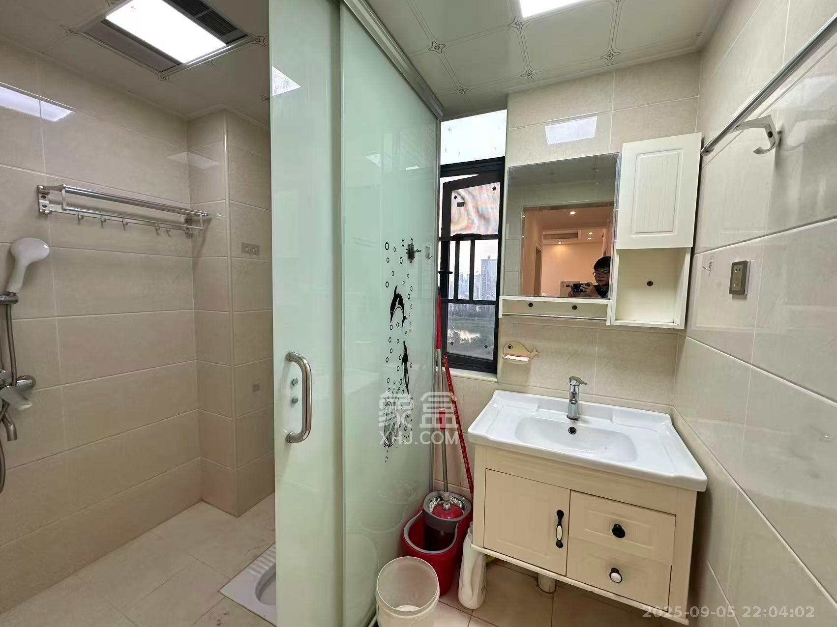 辉煌国际城二期  3室1厅1卫    2500.0元/月室内图