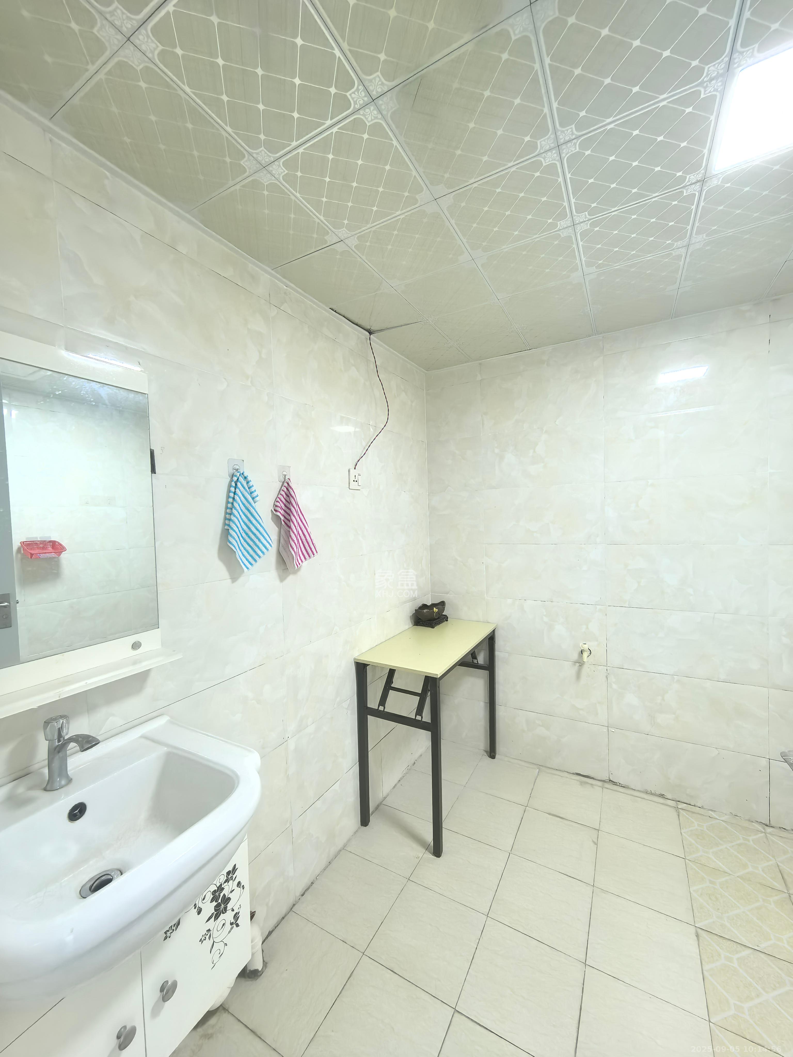 奥克斯广场  1室1厅1卫    1600.0元/月室内图