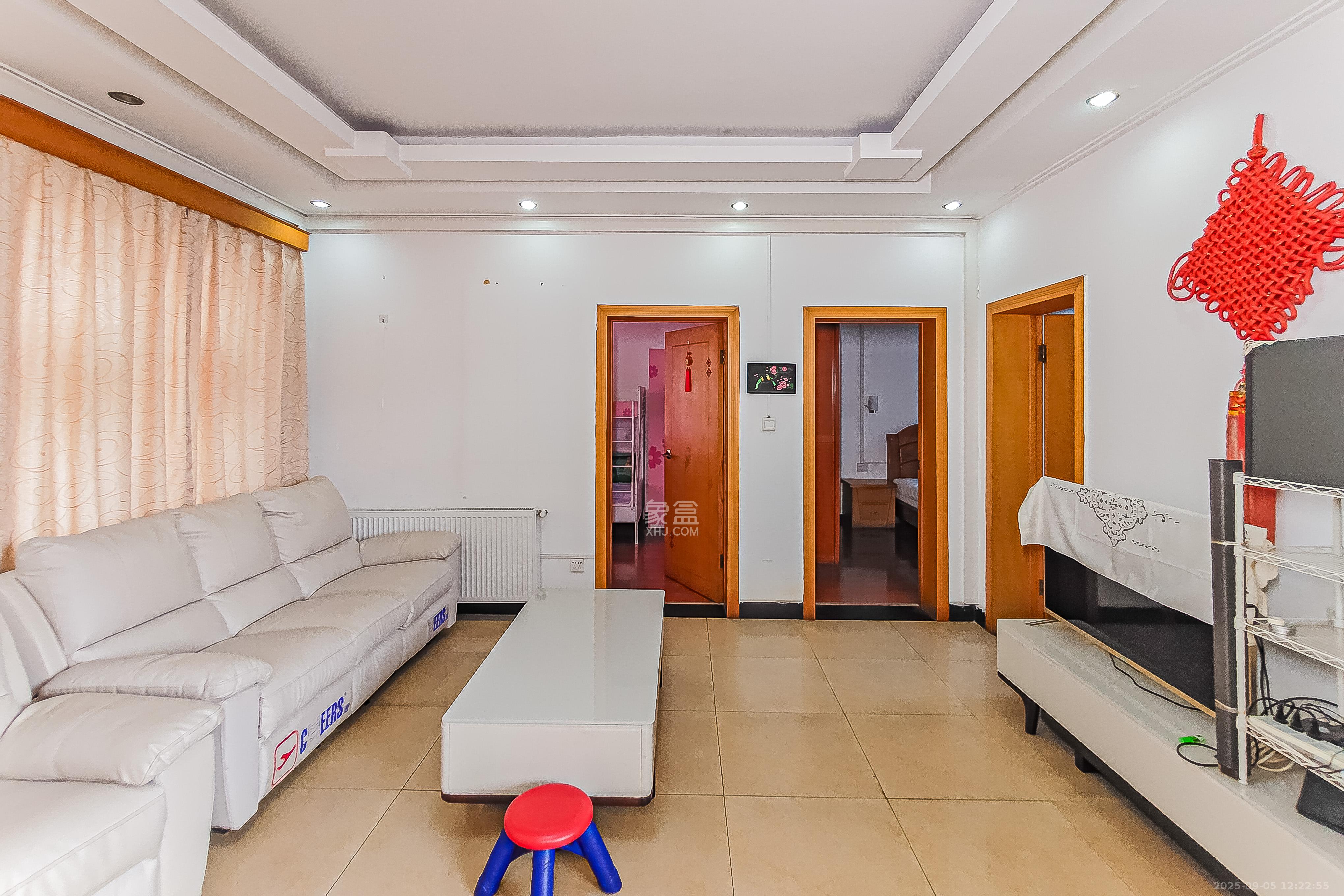 竹园公寓  3室2厅1卫    92.0万 竹园公寓  3室2厅1卫    92.0万客厅