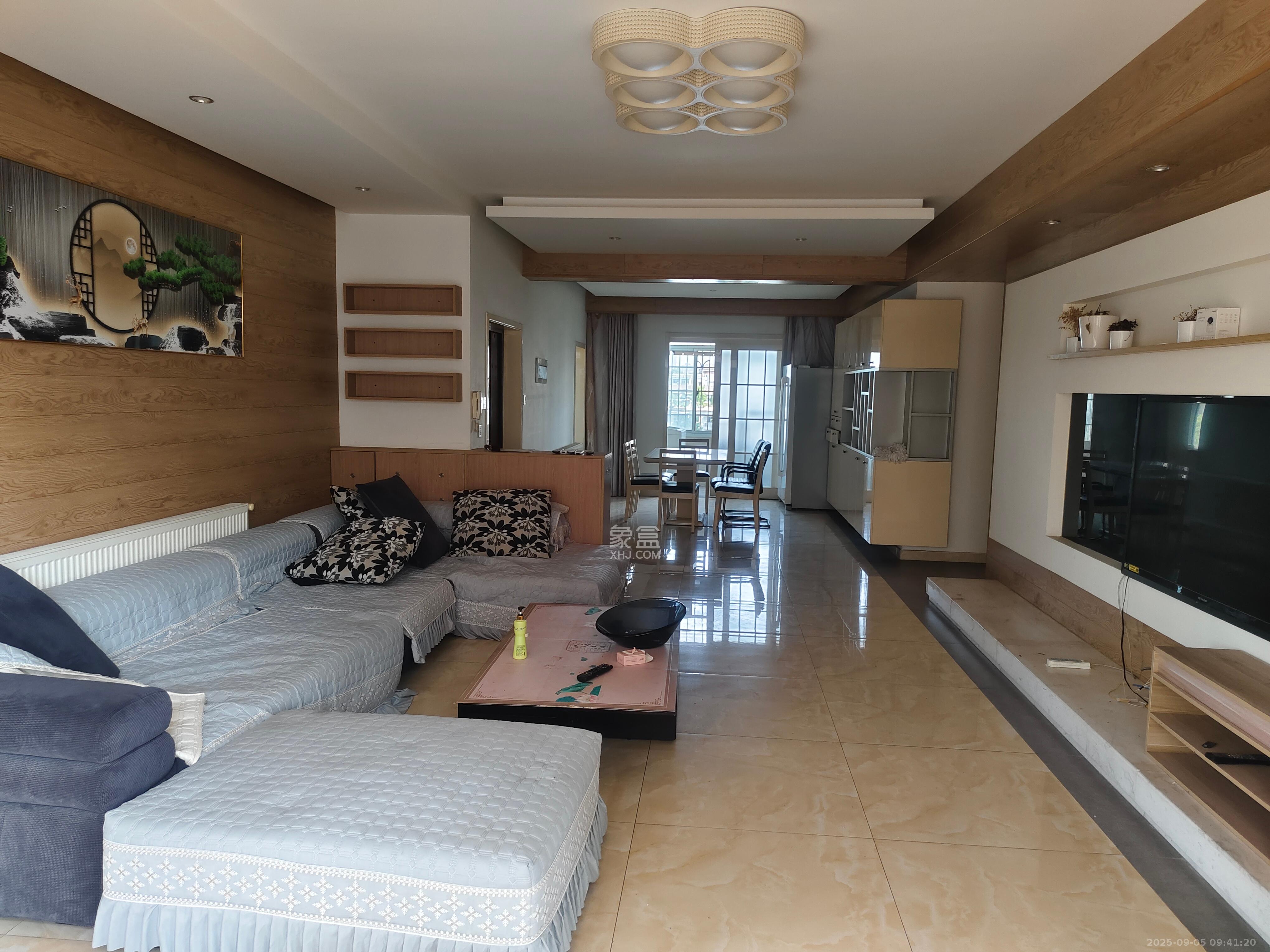 湘林家园(湘林小区电梯房) 4室2厅2卫 3600.0元/月 湘林家园(湘林小区电梯房) 4室2厅2卫 3600.0元/月室内图